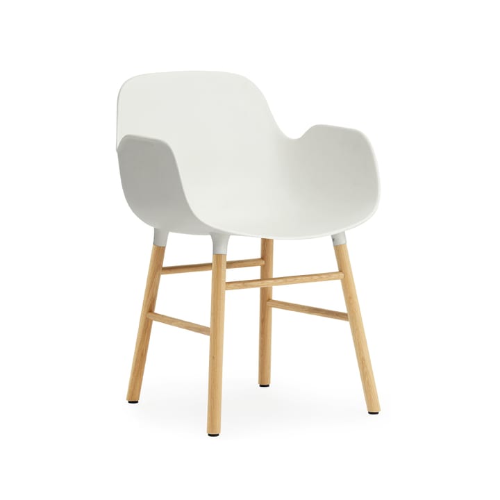 Form käsinojallinen tuoli, White, tammijalat Normann Copenhagen
