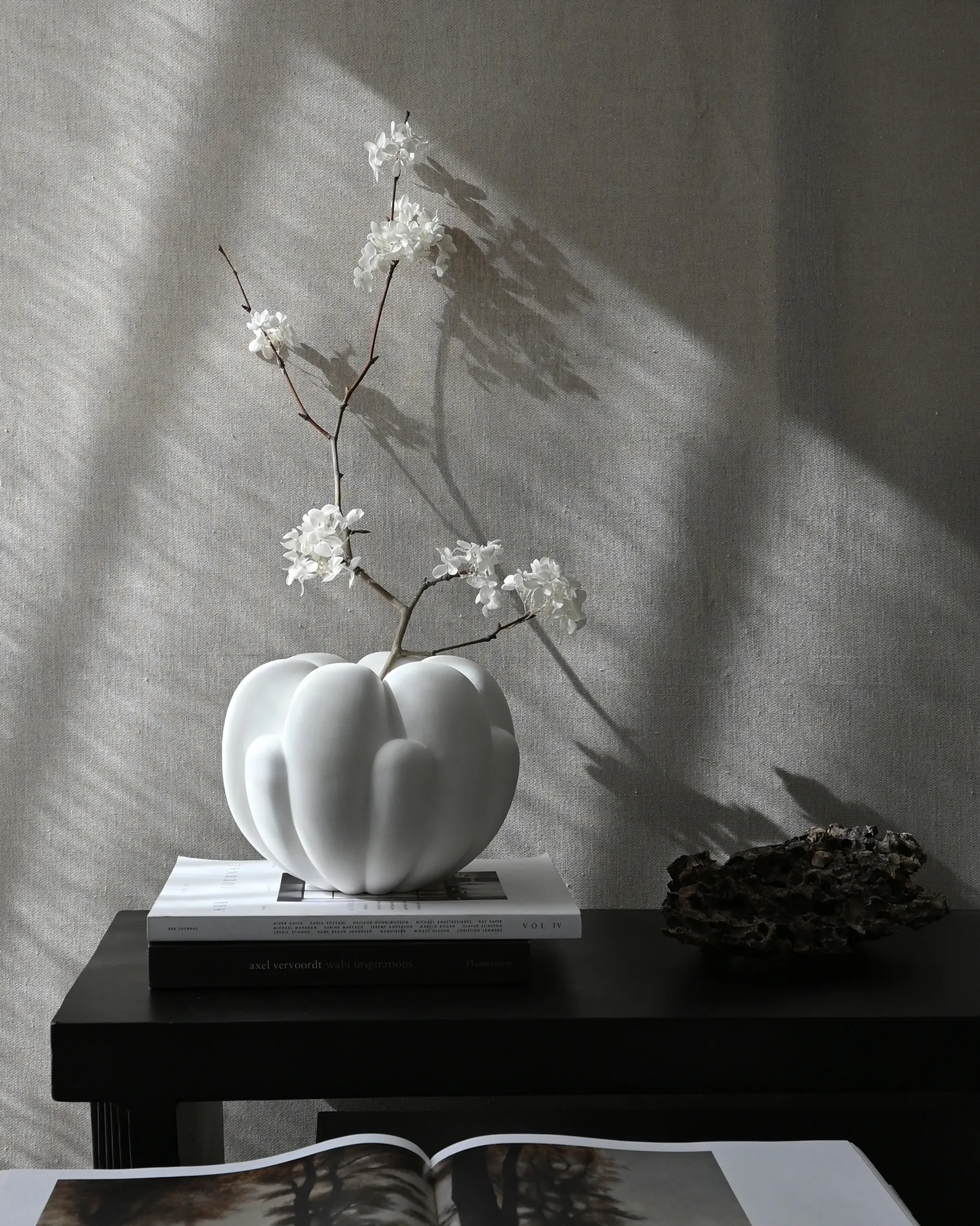 Bloom maljakko petit 22,5x24 cm, Bone white 101 Copenhagen