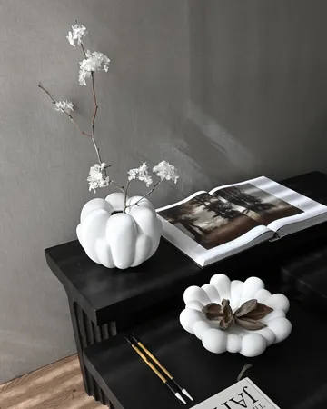 Bloom maljakko petit 22,5x24 cm - Bone white - 101 Copenhagen
