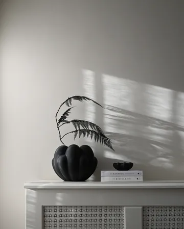 Bloom vaasi petit 22,5x24 cm - Musta - 101 Copenhagen