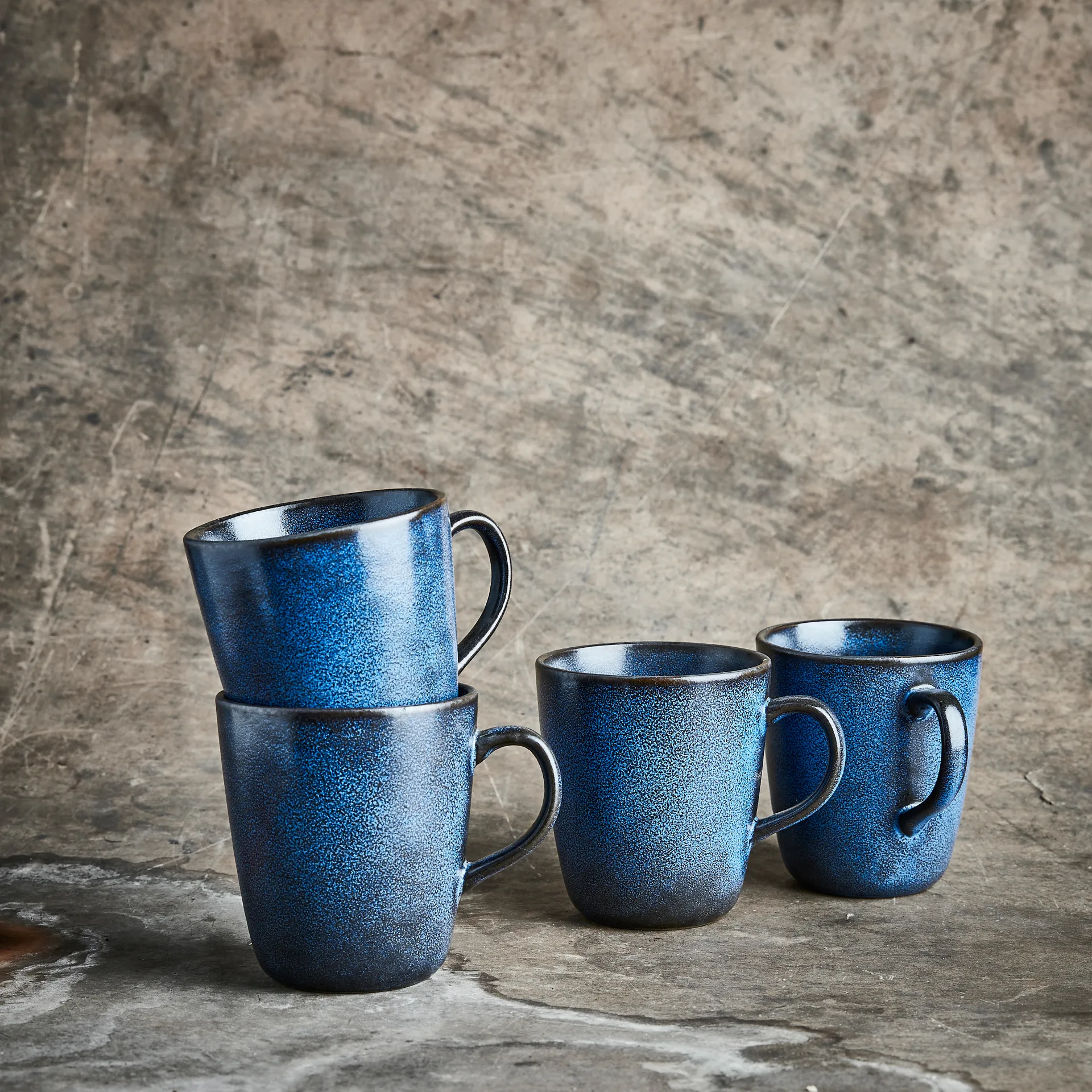 Raw muki kahvalla 35 cl, 4-pakkaus, Midnight blue Aida