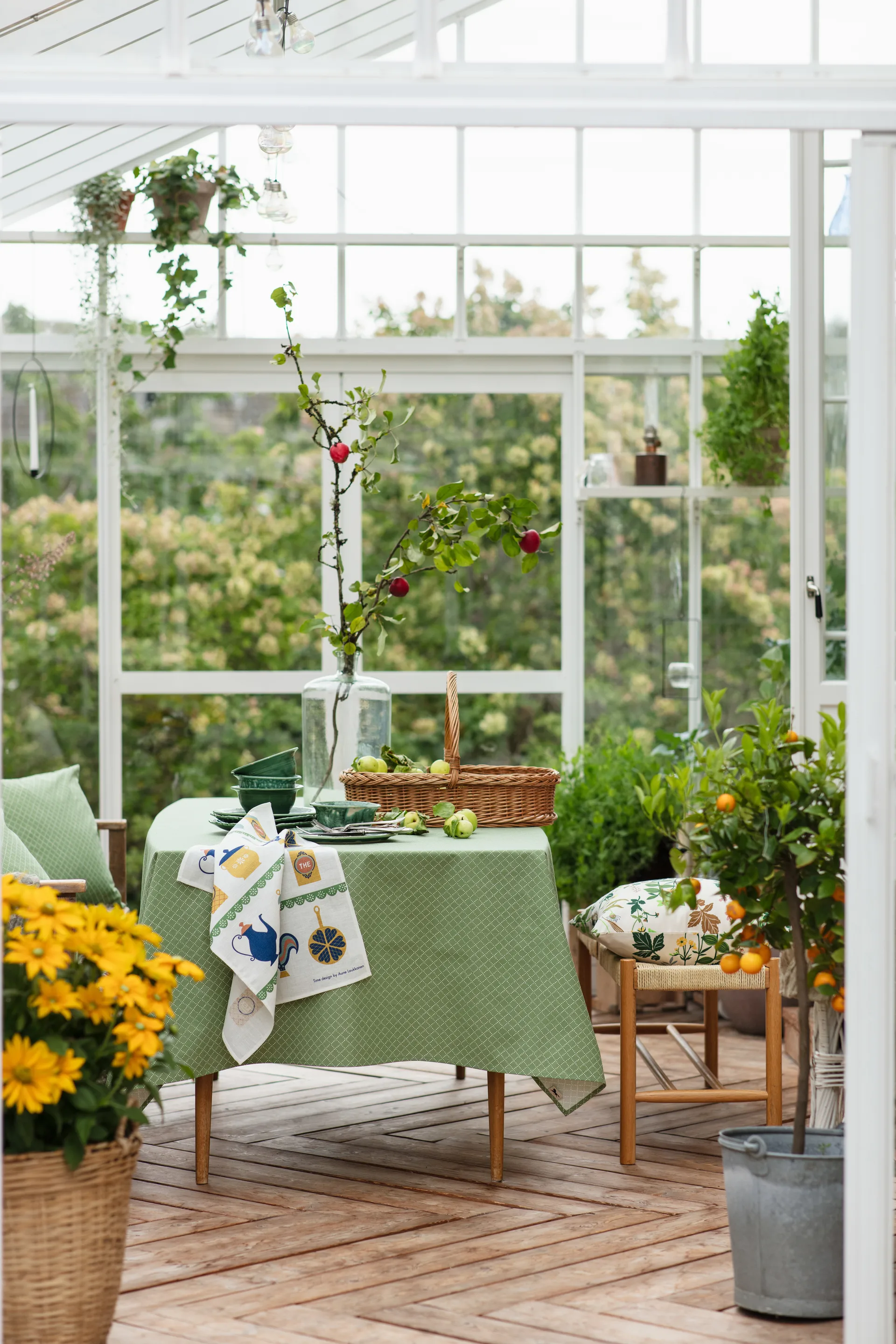 Prickruta pöytäliina 145x250 cm, Vihreä Almedahls