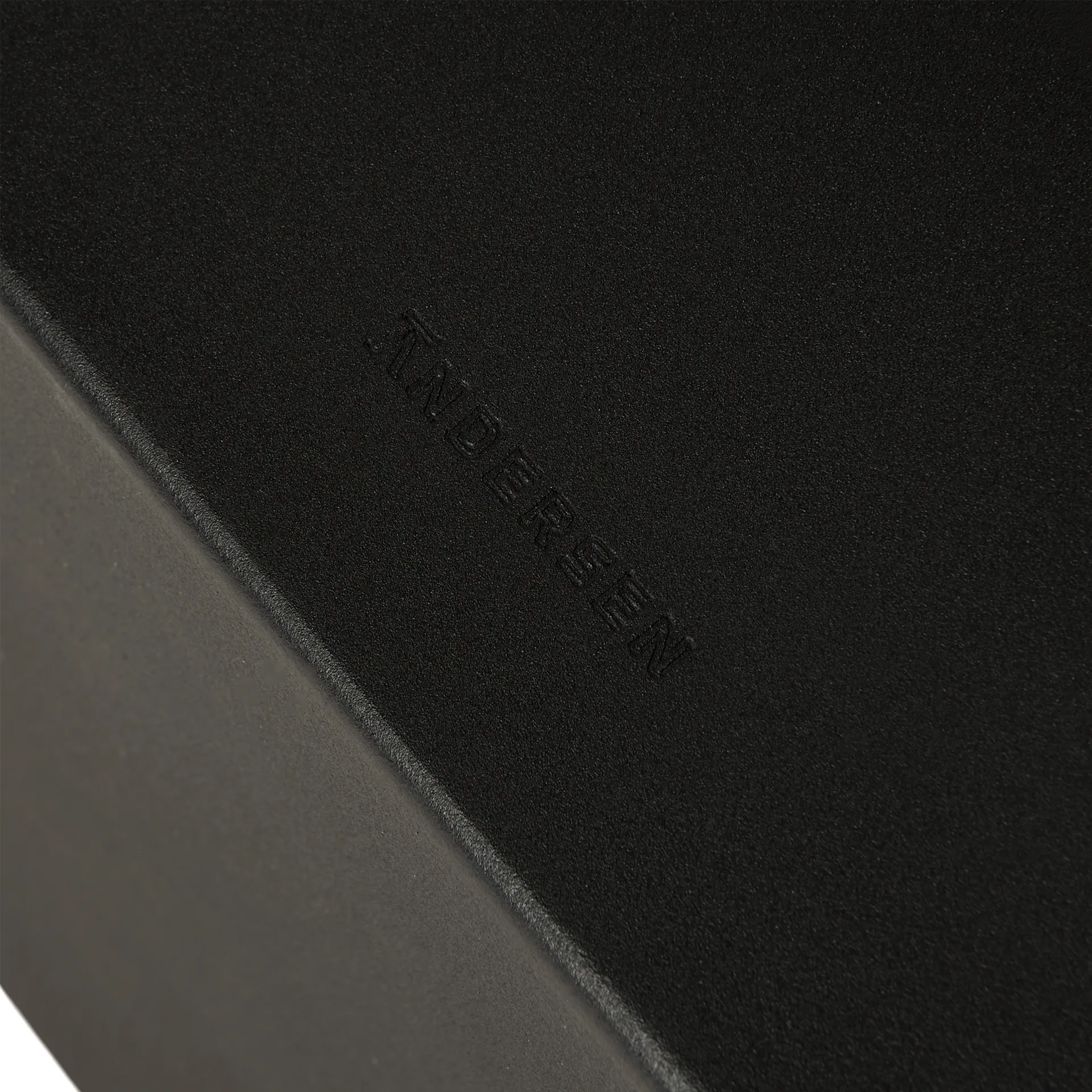 Edge sivupöytä, Black (musta) Andersen Furniture