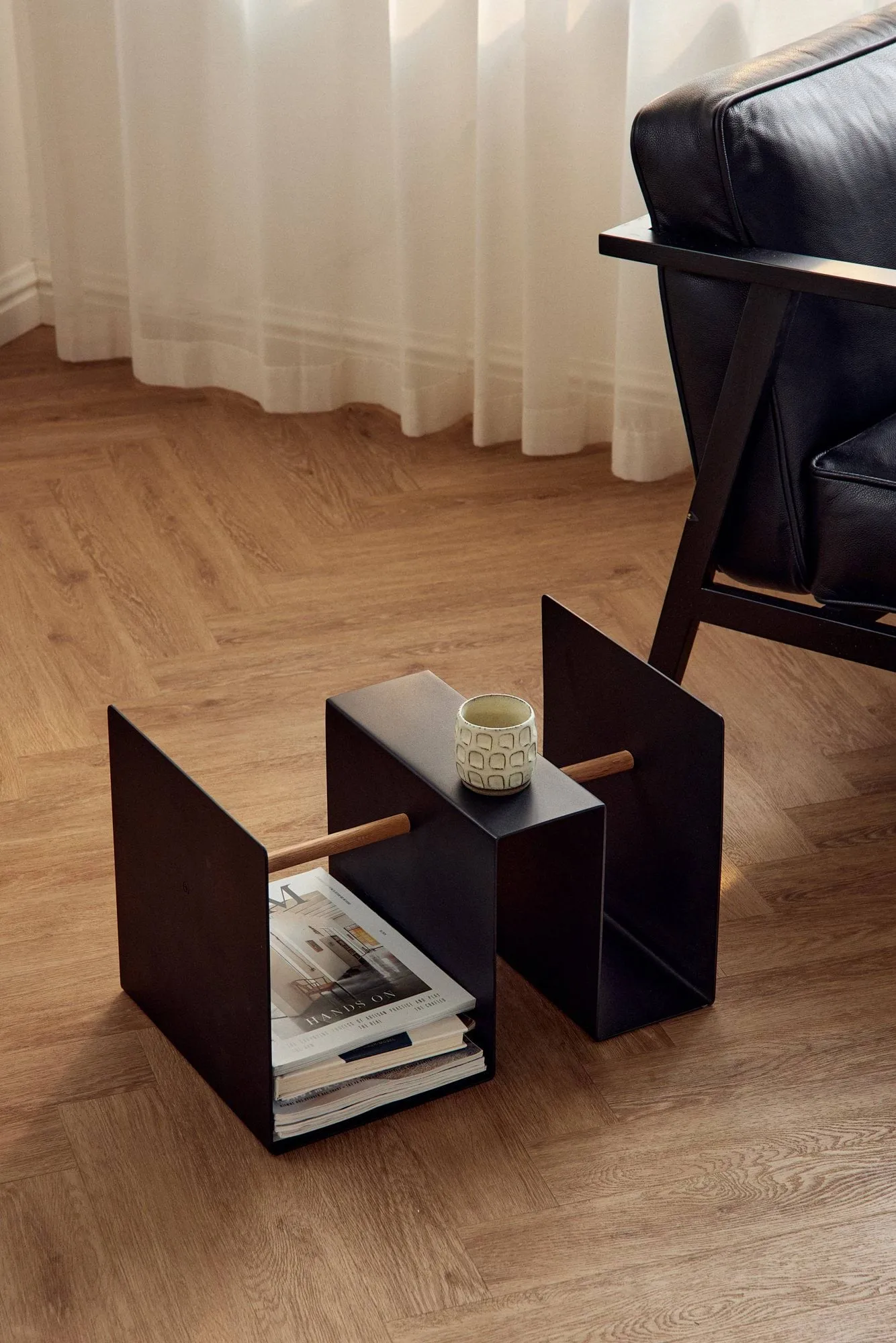 Edge sivupöytä, Black (musta) Andersen Furniture