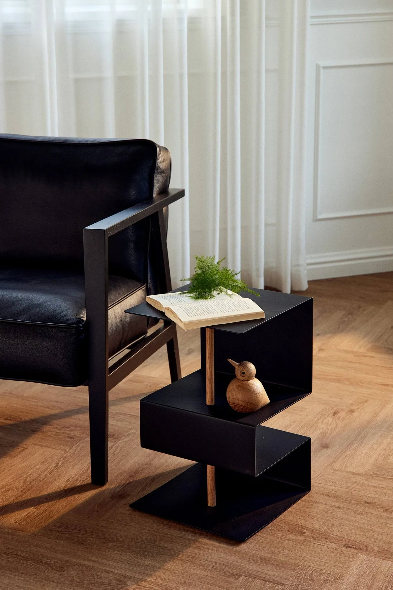 Edge sivupöytä, Black (musta) Andersen Furniture