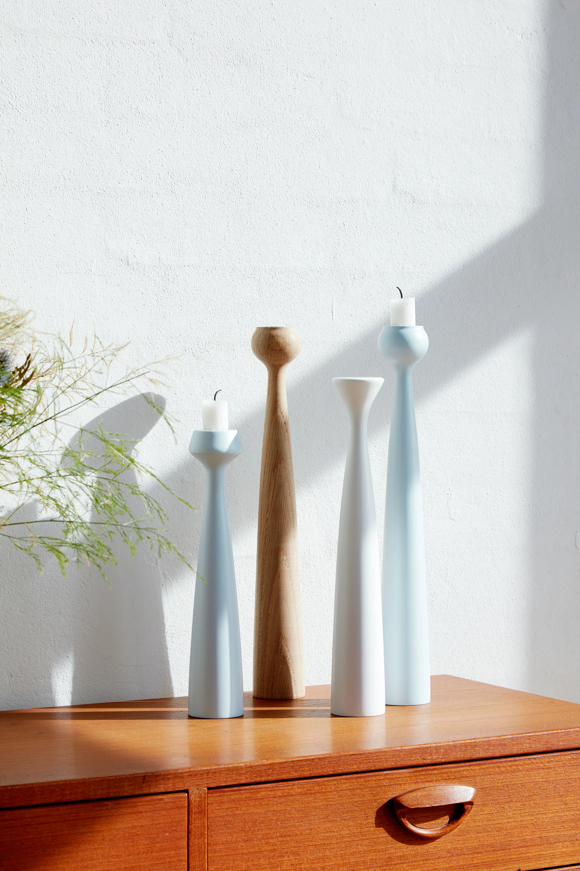 Blossom Lily -kynttilänjalka 24,5 cm, Sky blue Applicata