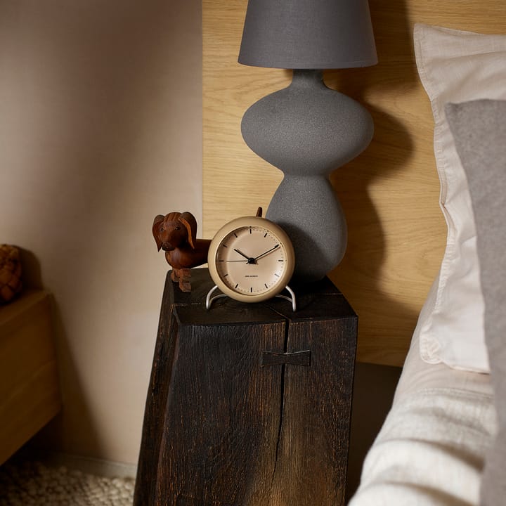 AJ City Hall pöytäkello, Sandy beige Arne Jacobsen Clocks