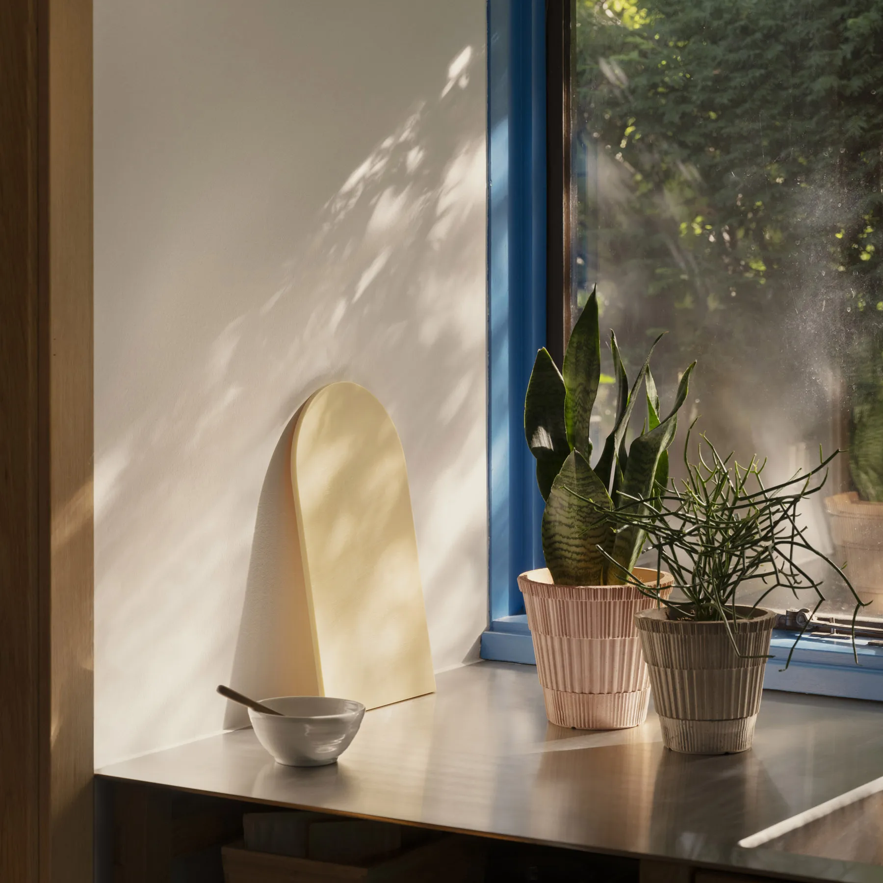 Atlas raw ruukku aluslautasella, Rosa, Ø18 cm Bergs Potter