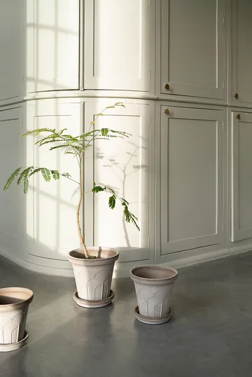 Fleur ruukku aluslautasella 2 osaa - Grey, Ø16 cm - Bergs Potter