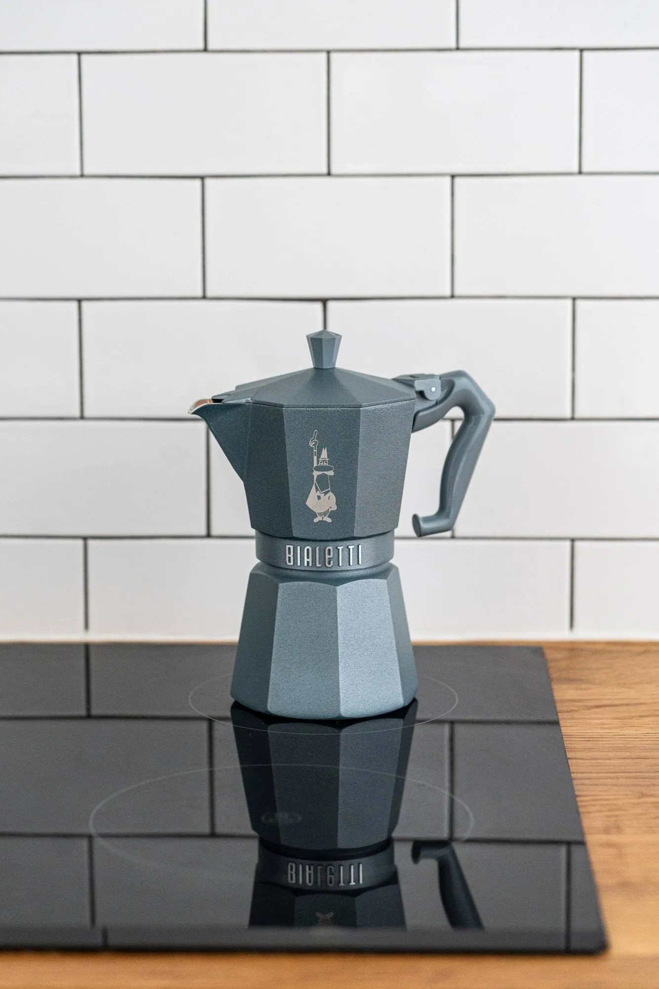 Bialetti exclusive mokkakeitin induktiolle, Harmaa, 6 kuppia Bialetti