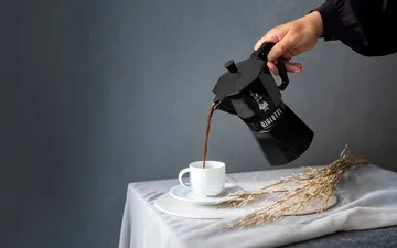 Bialetti exclusive mokkakeitin - Musta, 6 kuppia - Bialetti