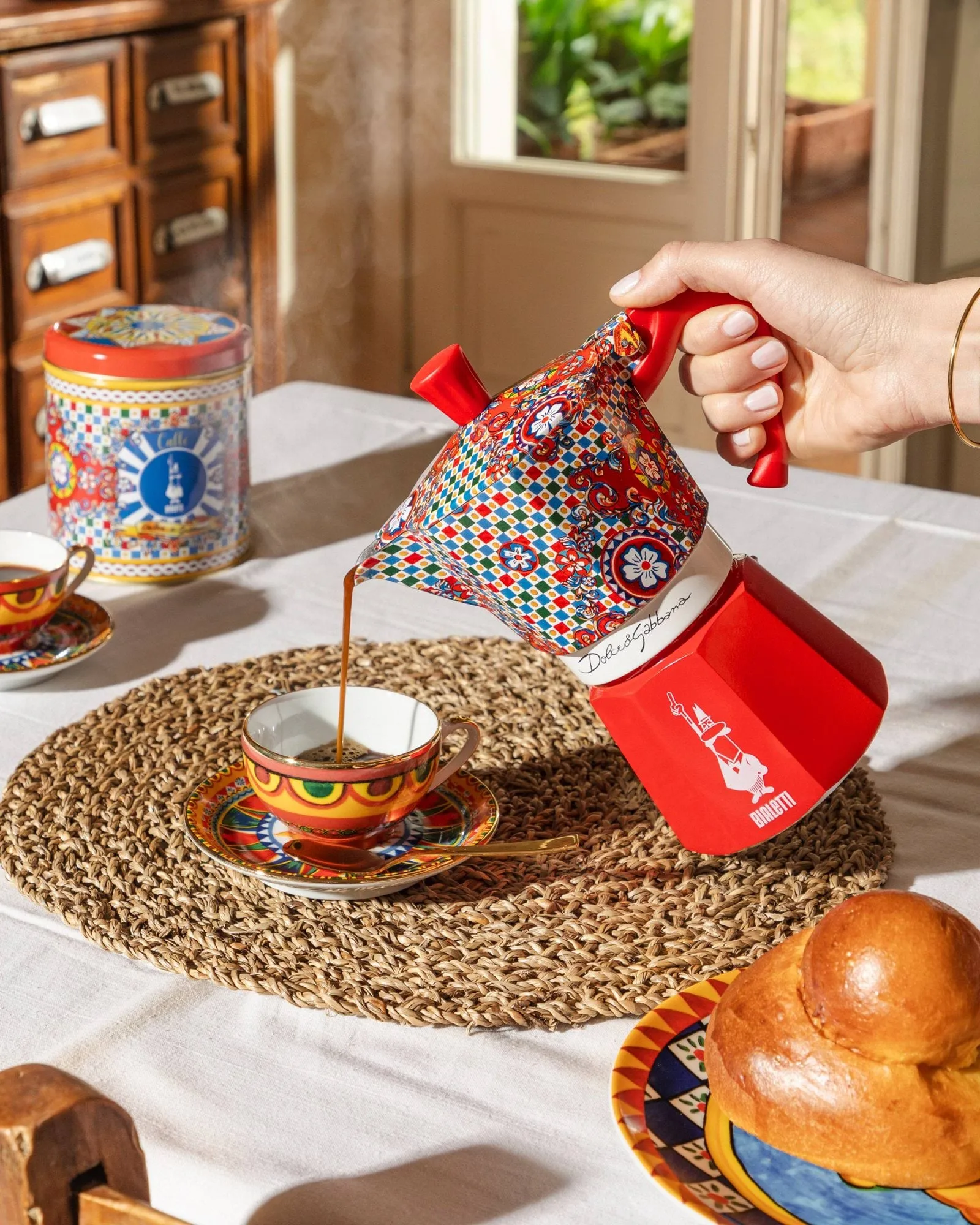 Bialetti x Dolce & Gabbana mokkakeitin, Sisilialainen kärry, 6 kuppia Bialetti