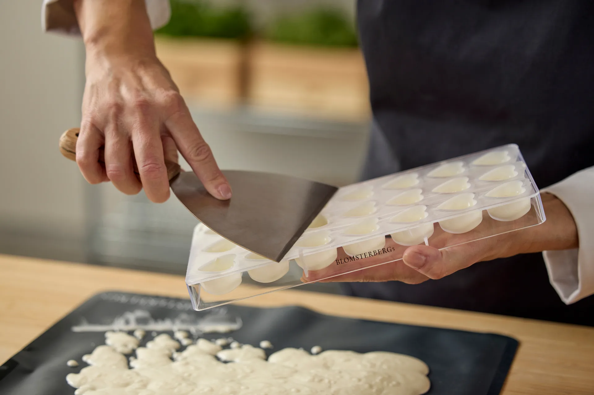 Blomsterbergs suklaaraaputin, Tammi-ruostumaton teräs Blomsterbergs