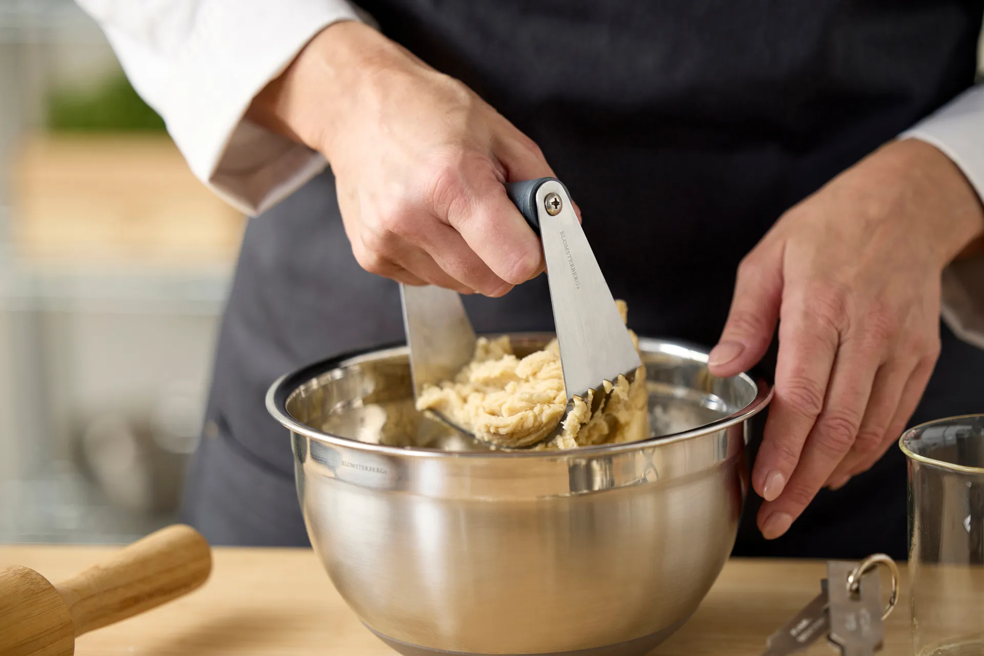 Sekoituskulho silikonipohjalla latte, 3 litra Blomsterbergs