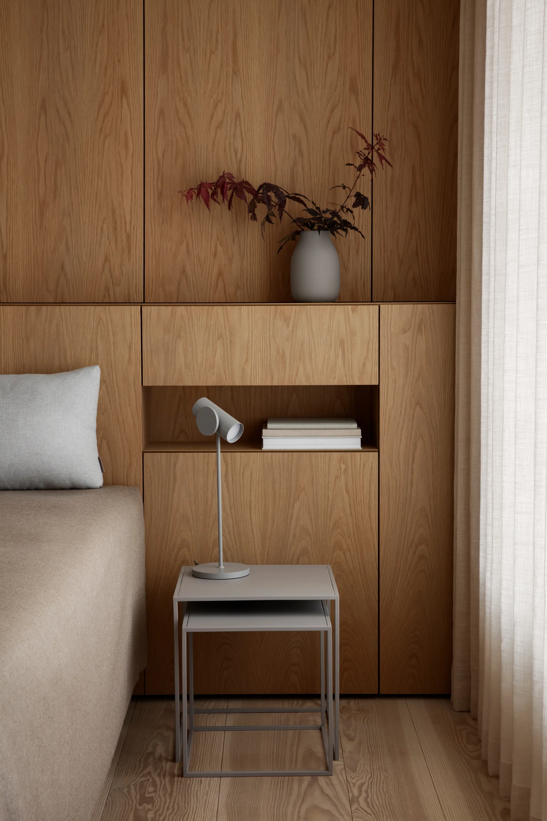 Stage pöytävalaisin, Satellite blomus