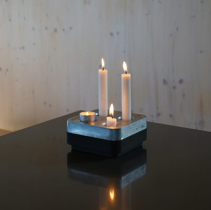 Korkki kulho neljälle kynttilänjalalle 16 x 16 cm, Musta Born In Sweden