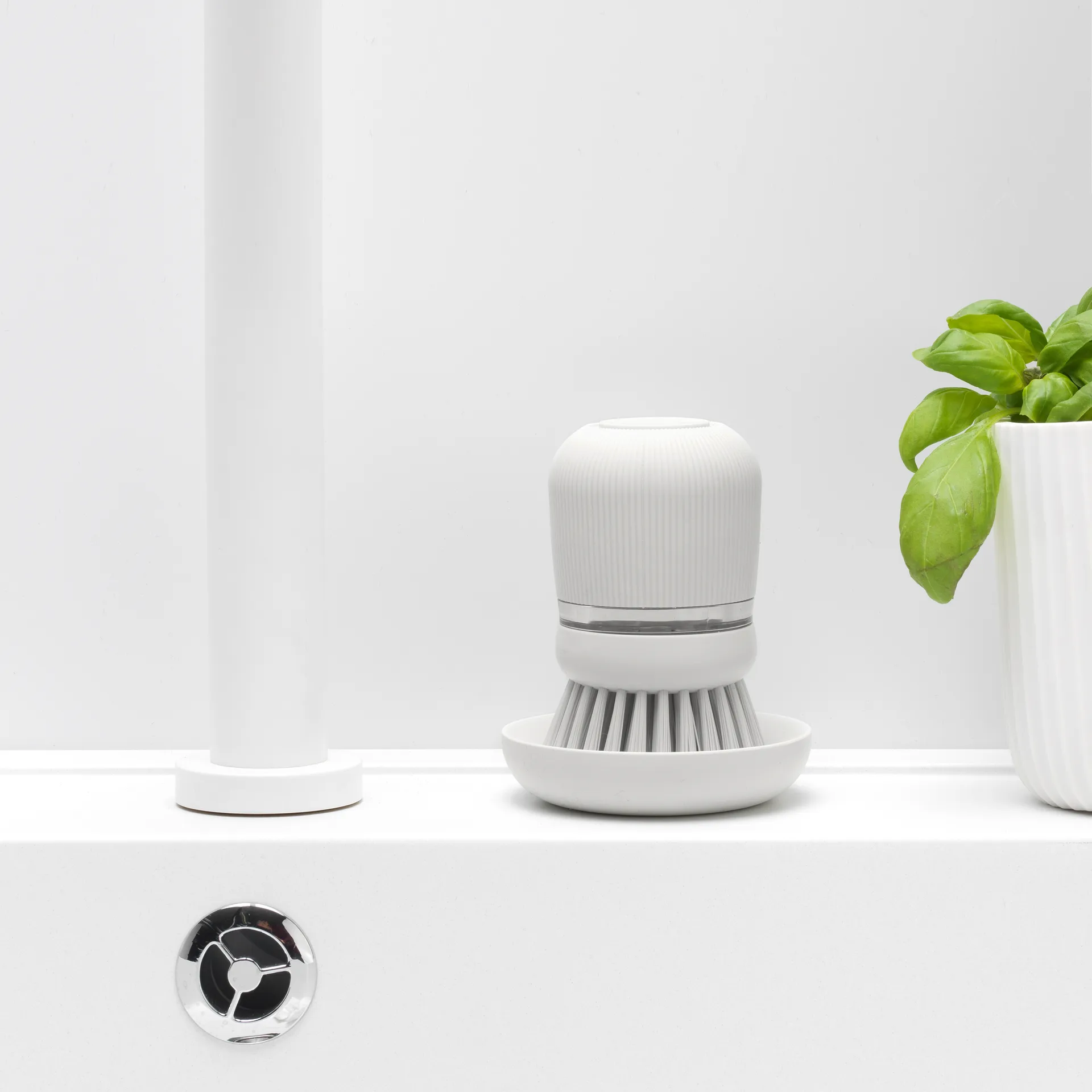 Brabantia astianpesuainesäiliö tiskiharjalla, Vaaleanharmaa Brabantia