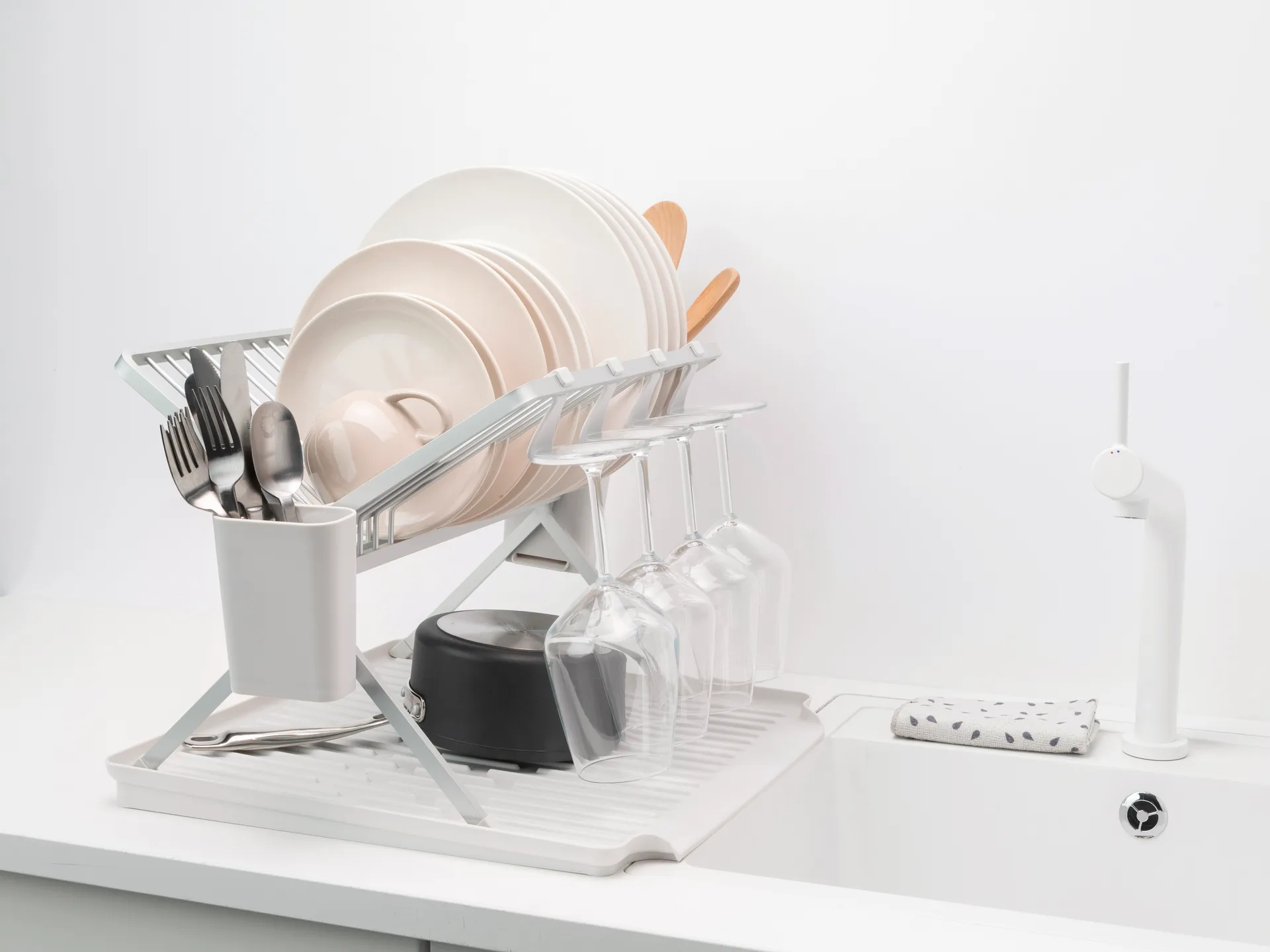 Sinkside kokoontaitettava tiskiteline 51 cm, vaaleanharmaa Brabantia