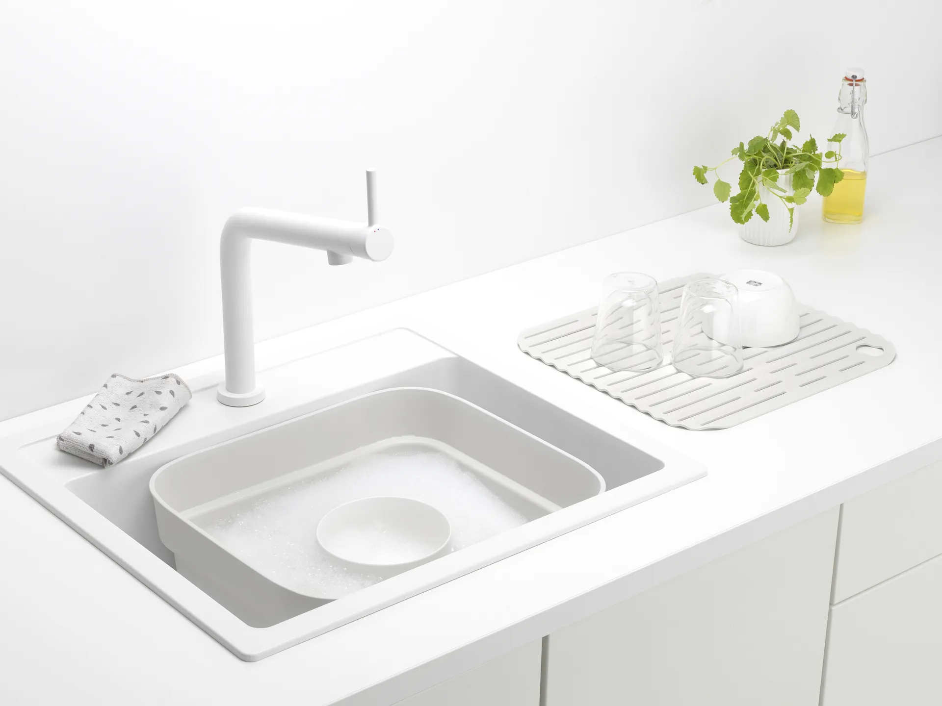 Sinkside tiskiamme kuivaustarjottimella 34x37 cm, Vaaleanharmaa Brabantia
