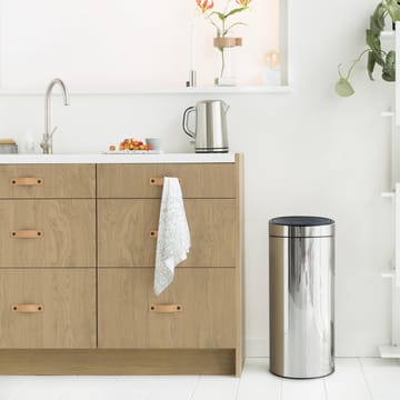 Touch Bin roskakori 30 litraa - brilliant steel (kiiltävä hopea) - Brabantia