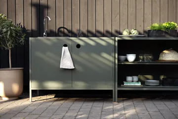 Kelia ulkokeittiön penkki hyllyillä - Nordic green, 121x91x64 cm - Brafab