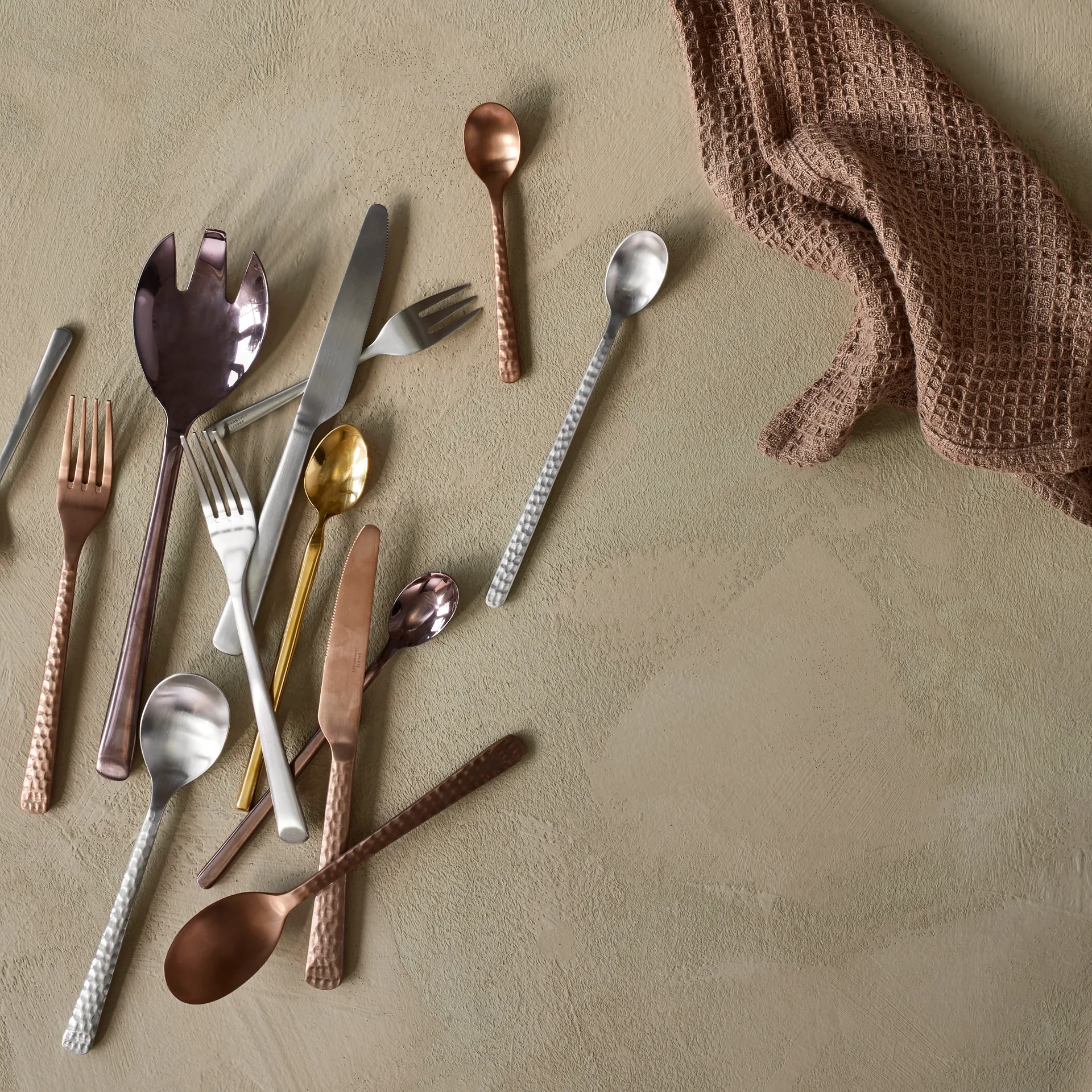 Hune illallishaarukka, Copper hammered Broste Copenhagen