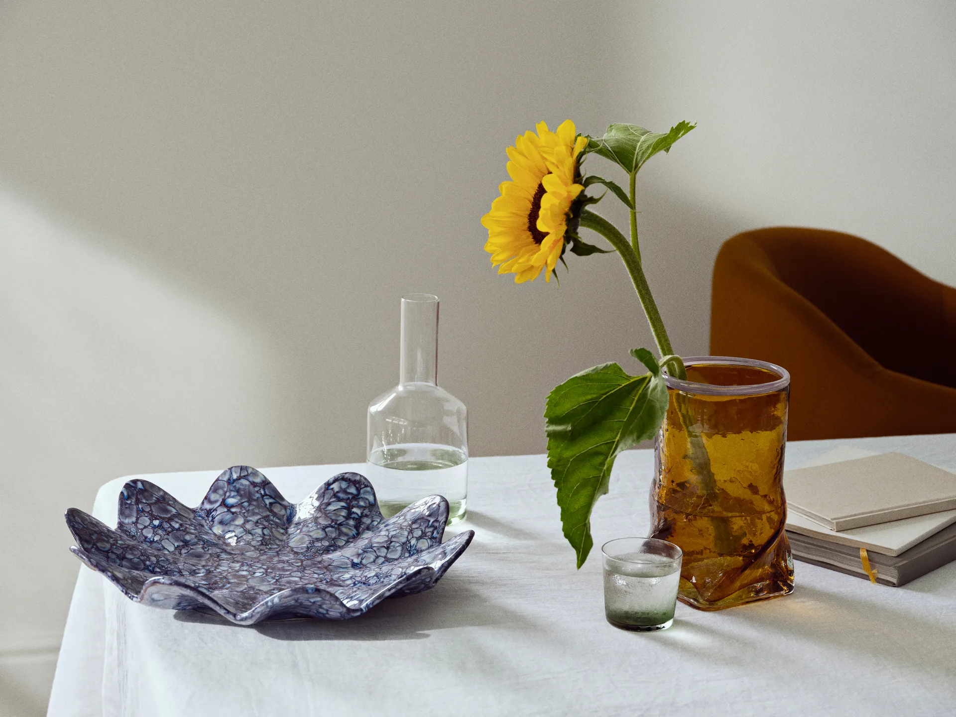 Lilja koristelautanen Ø 38 cm, Intense blue-white Broste Copenhagen