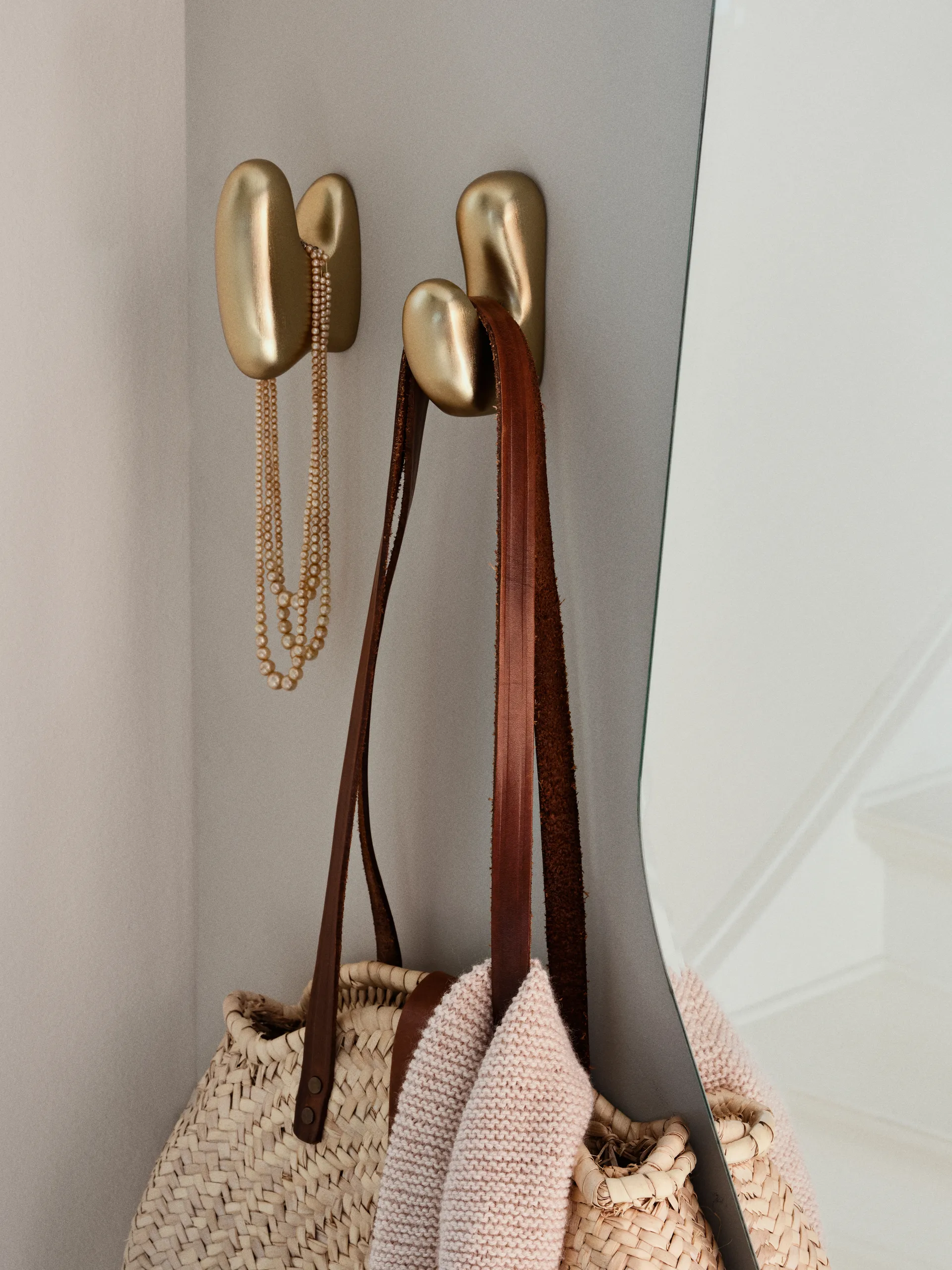 Roberta koukku 10x7 cm, Brass finish Broste Copenhagen