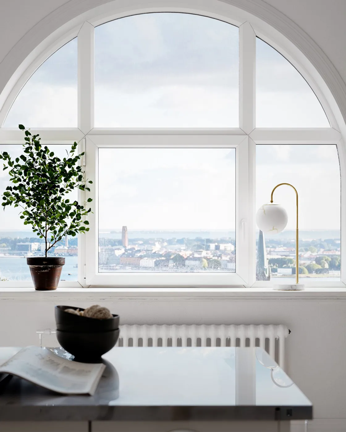 Bellagio pöytälamppu 60 cm, Messinki-valkoinen By Rydéns