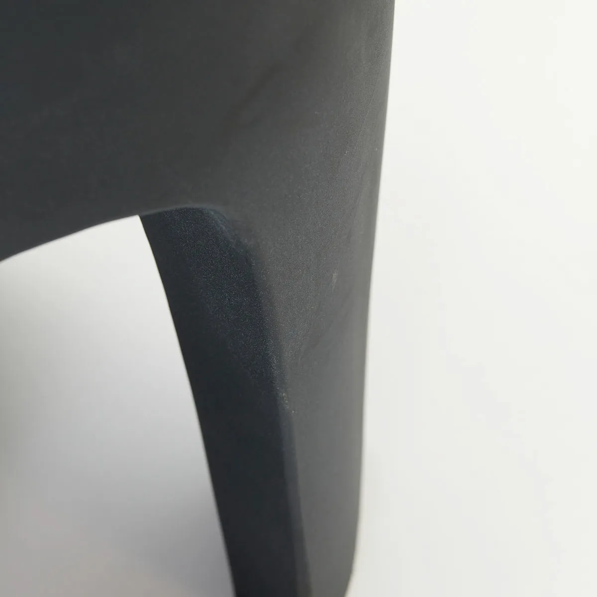 Besshoei sivupöytä Ø 35 cm, Coal byNORD