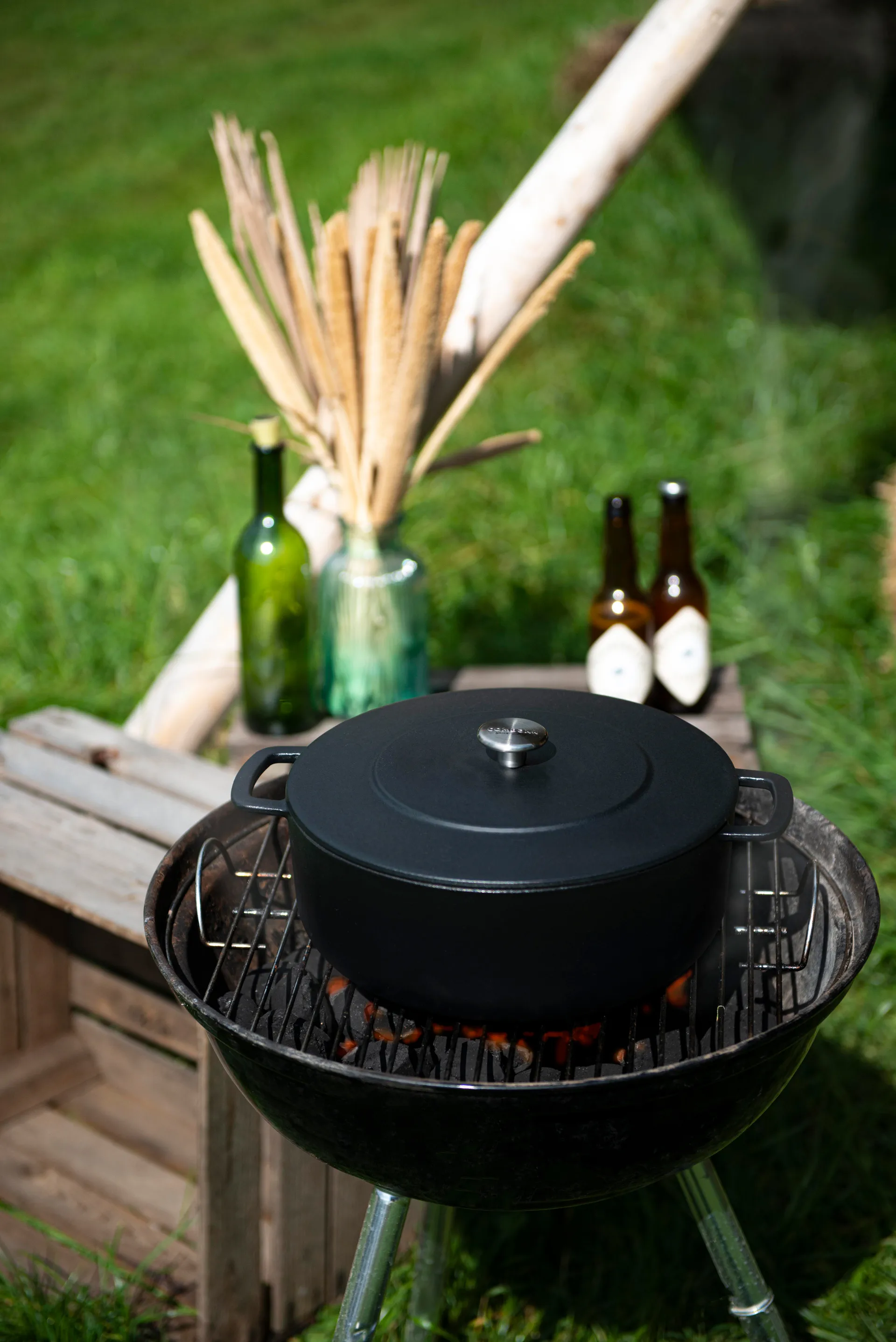 Combekk emaloitu valurautapata Ø28 cm, Musta Combekk