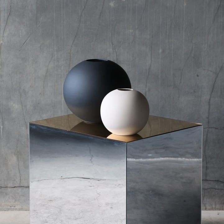 Ball maljakko black, 30 cm Cooee Design