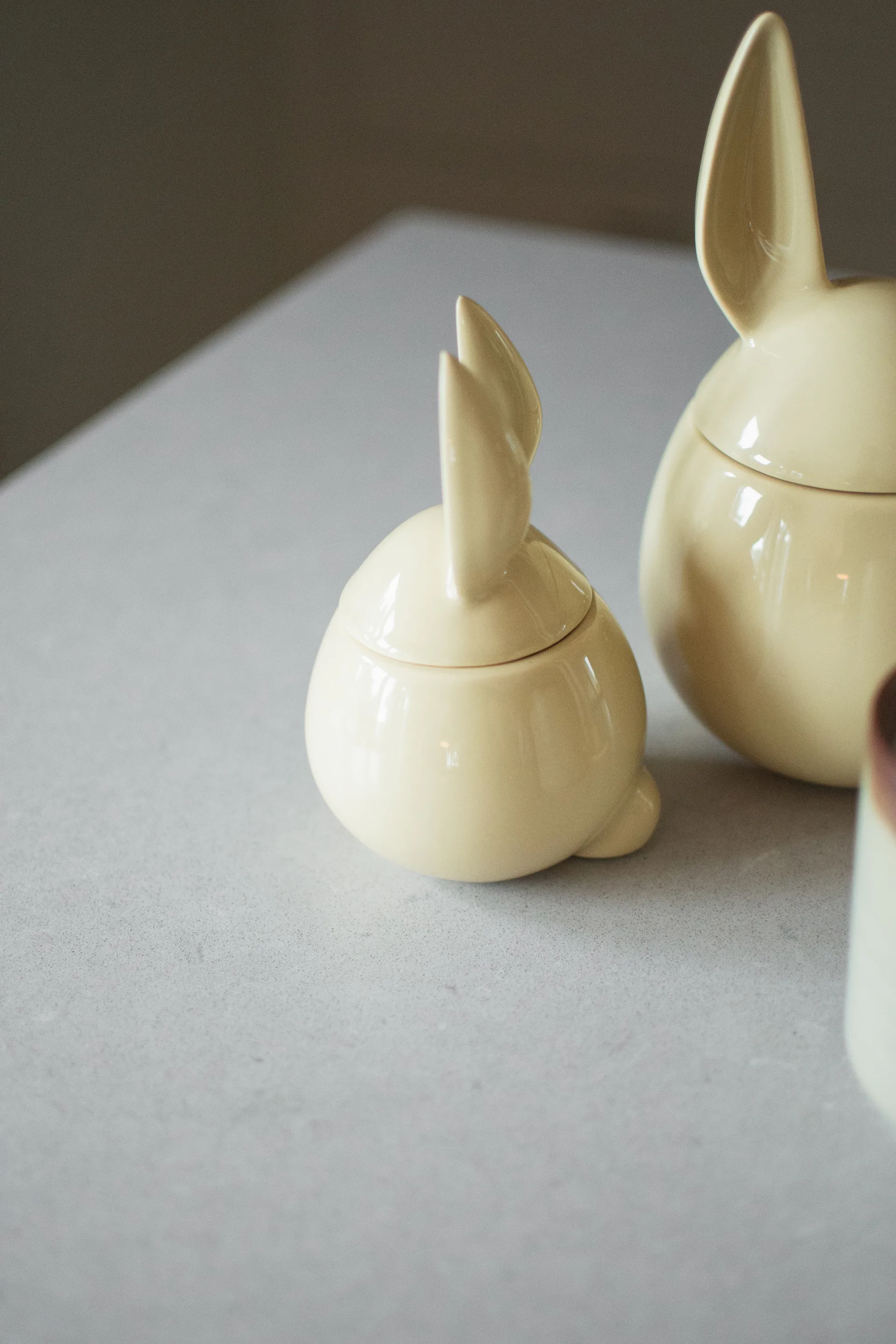 DBKD Eating rabbit kulho pieni, Kiiltävä keltainen DBKD