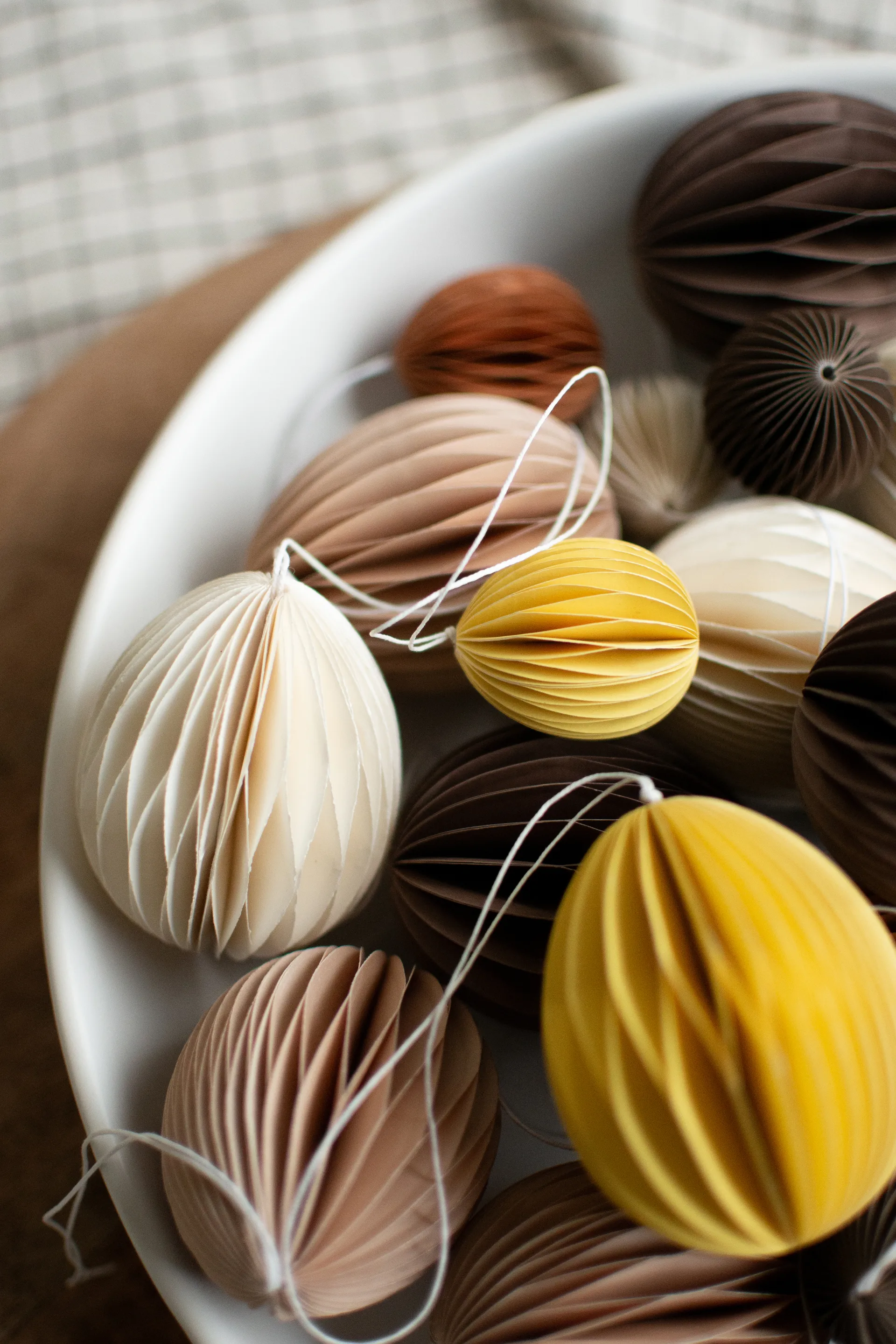 Ovoid pääsiäiskoriste paperi small 4 cm, Keltainen DBKD