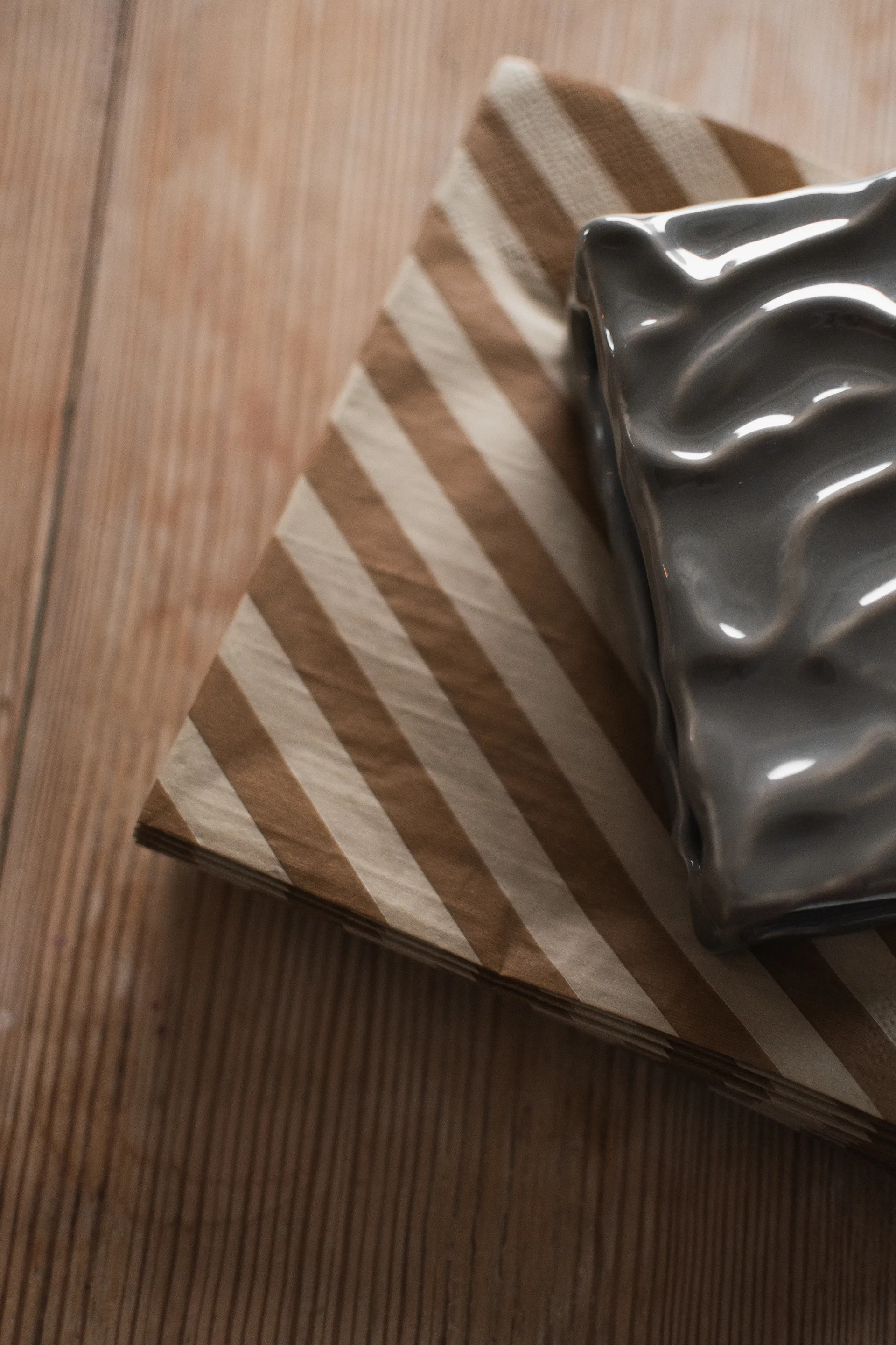 Stripe paperiservietti 33x33 cm 20 kpl, Nougat DBKD