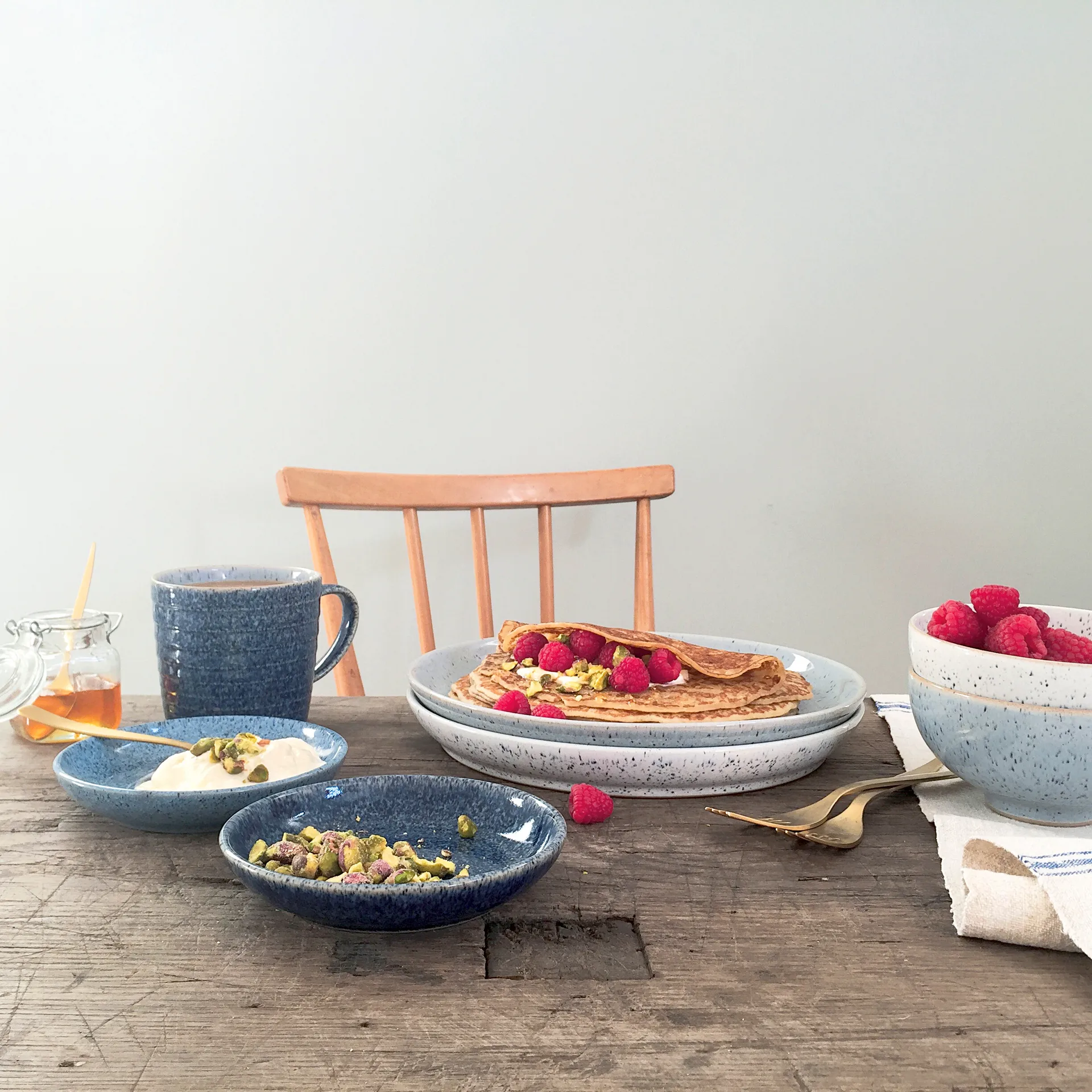 Studio Blue uritettu muki, 40 cl, Flint-chalk Denby