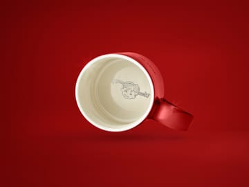 Astrid Lindgren muki, jos on tavattoman vahva - punainen-ruotsiksi - Design House Stockholm