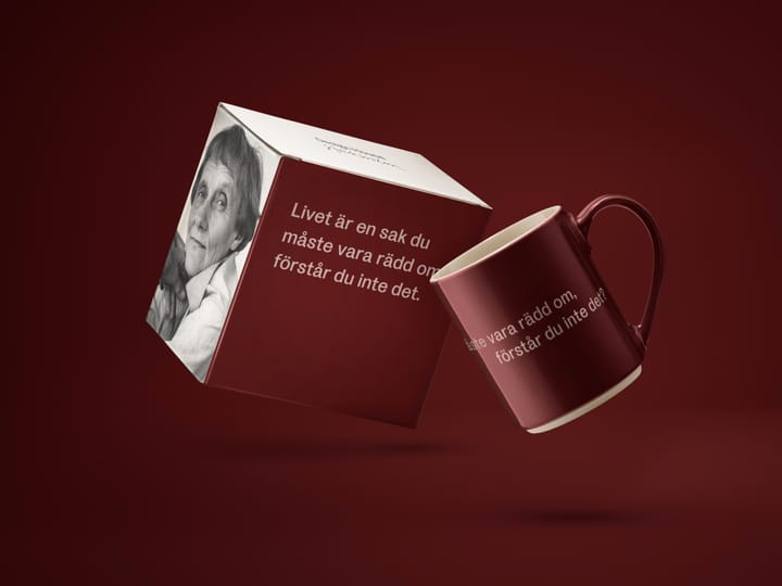 Astrid Lindgren muki, livet är en sak, Ruotsinkielinen teksti Design House Stockholm