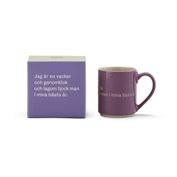 Astrid Lindgren muki, minä olen kaunis… - violetti-ruotsiksi - Design House Stockholm