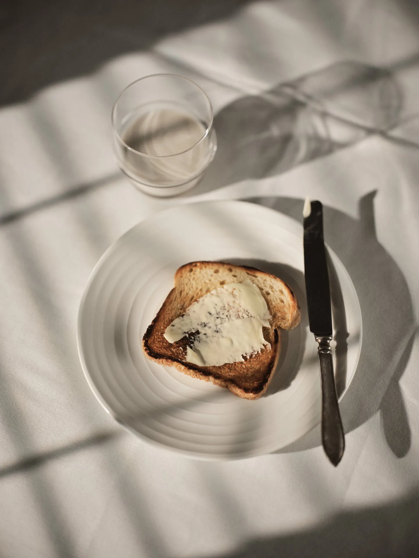 Blond asetti, valkoiset raidat Design House Stockholm