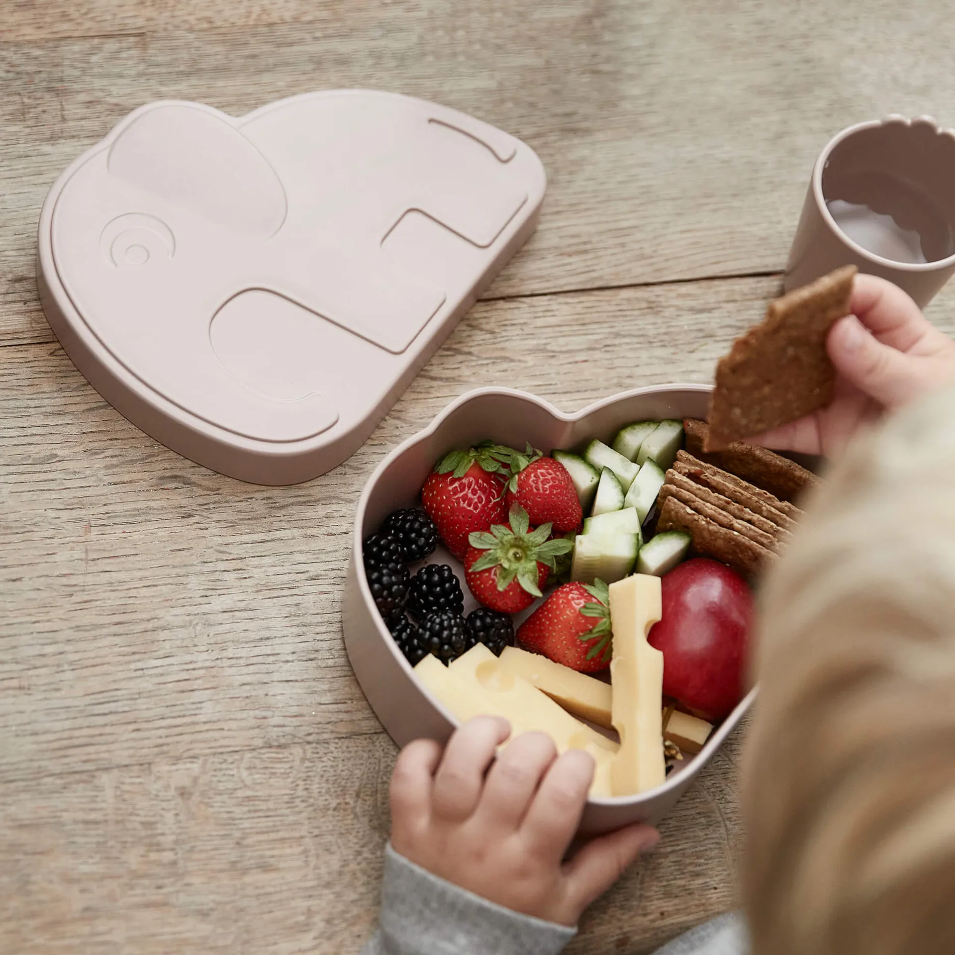 Elphee kiddish lounasrasia, Harmaa Done by deer