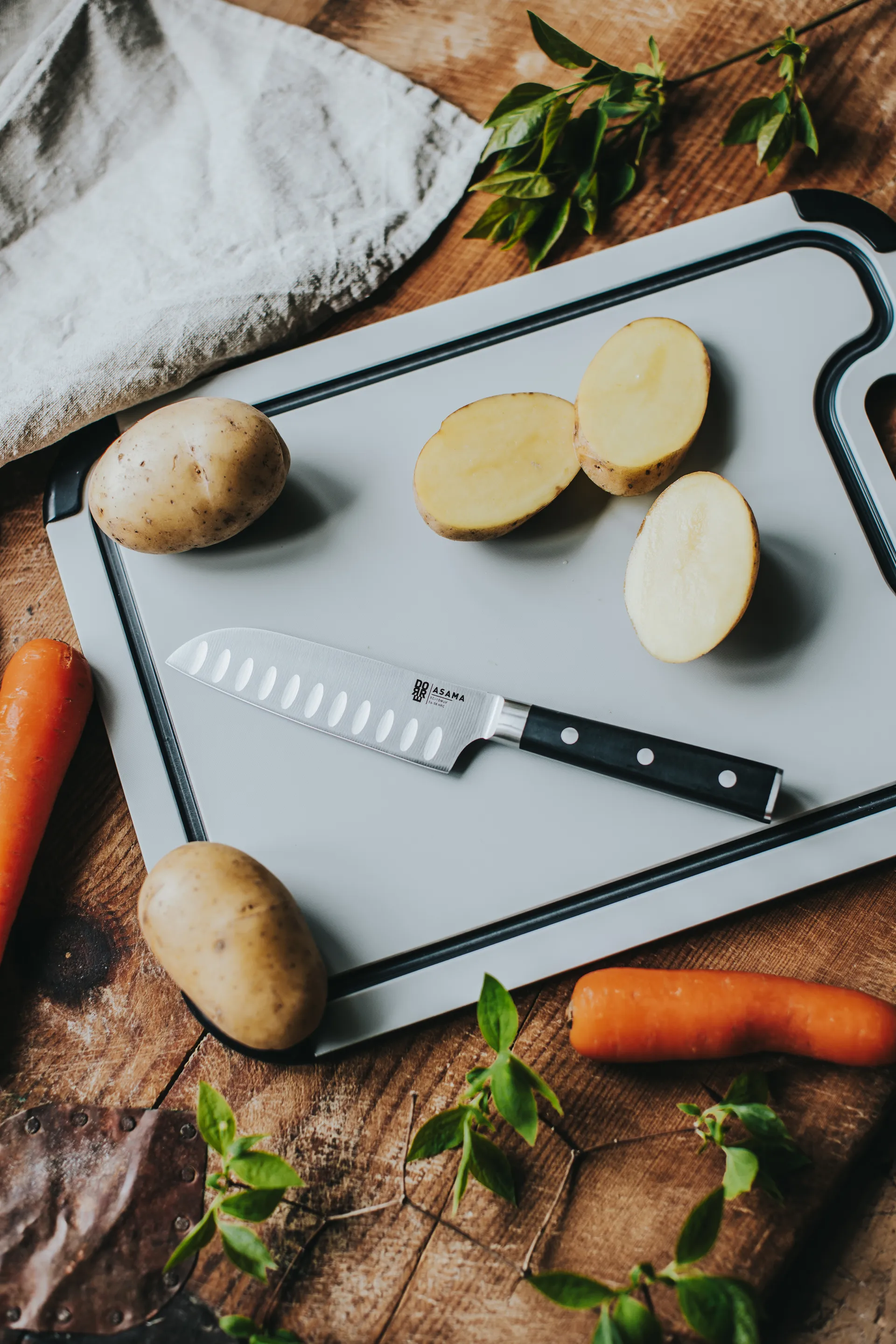 Asama santokuveitsi 13 cm, Musta kahva Dorre