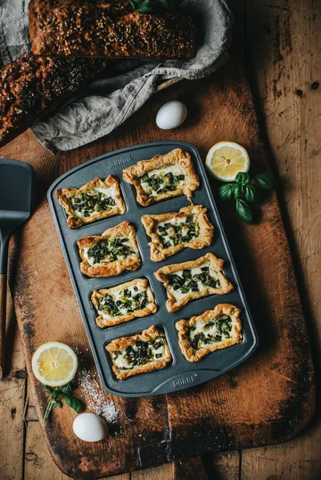 Karabo mini leipävuoka 8 muottia - 39,4×25,4×4 cm - Dorre