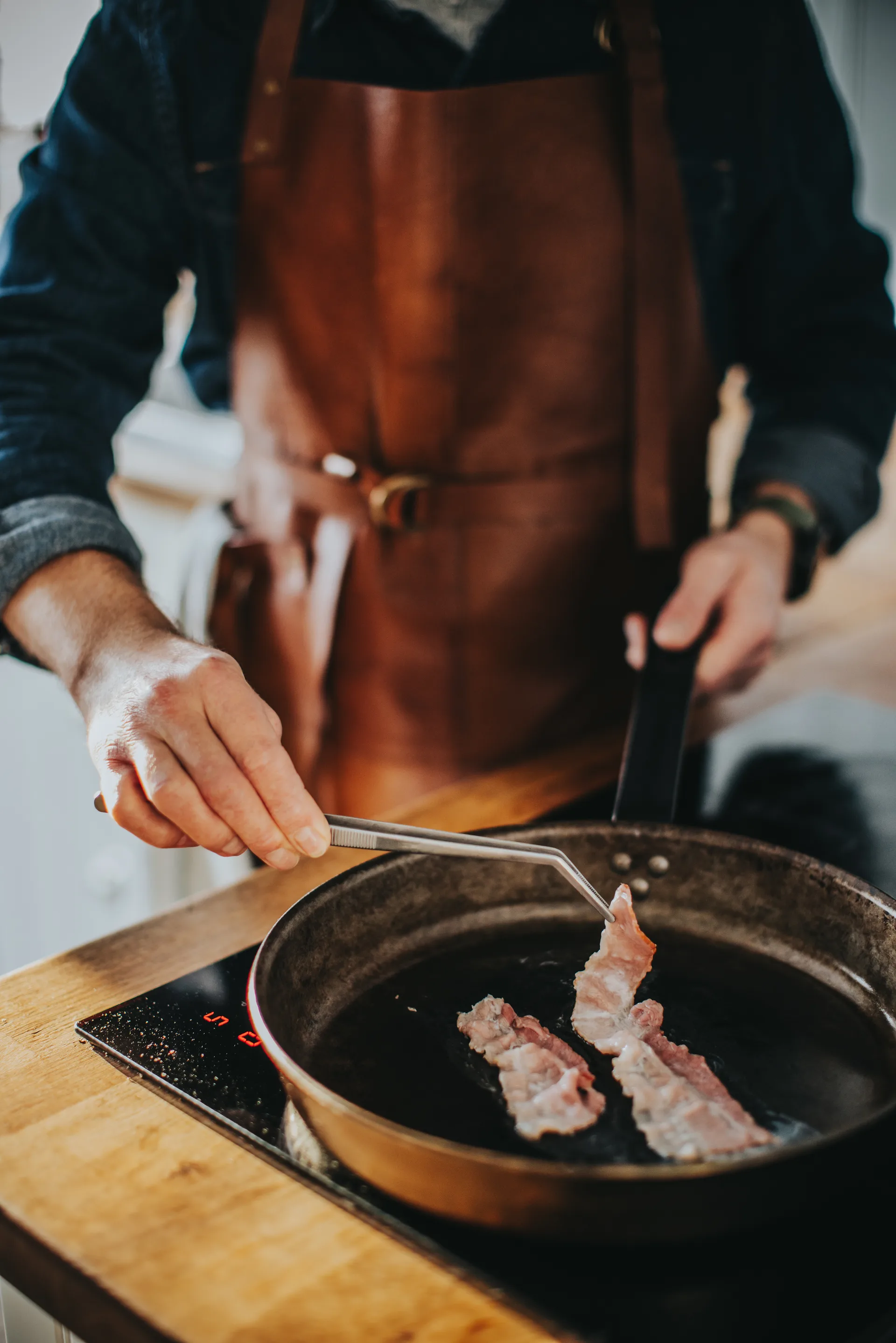 Miah ruokapihdit kaartuvalla kärjellä 24x2,5 cm, Ruostumaton teräs Dorre