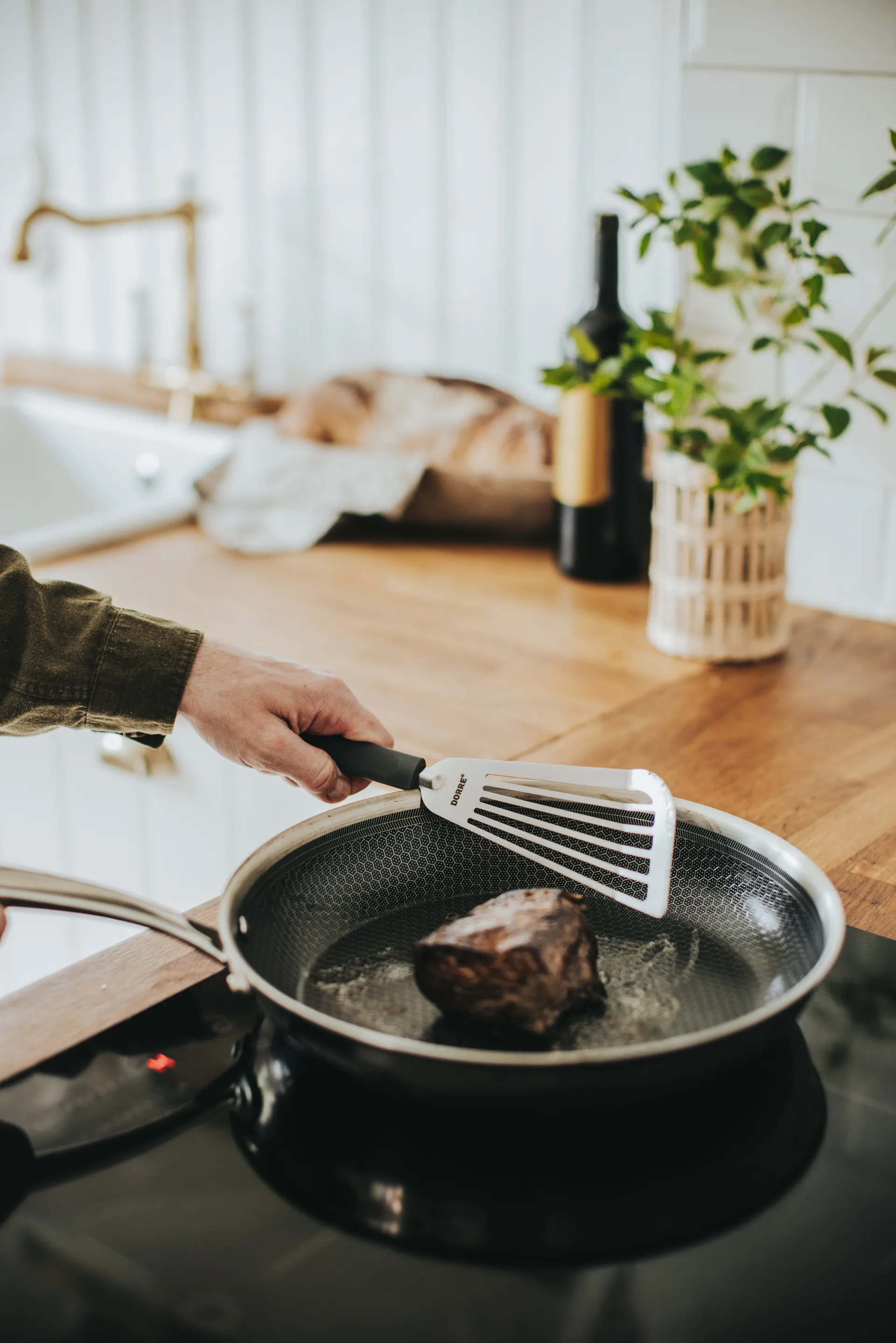 Saira Paistinlasta 33×8,5×1,8 cm, Ruostumaton teräs silikonikahva harmaa Dorre