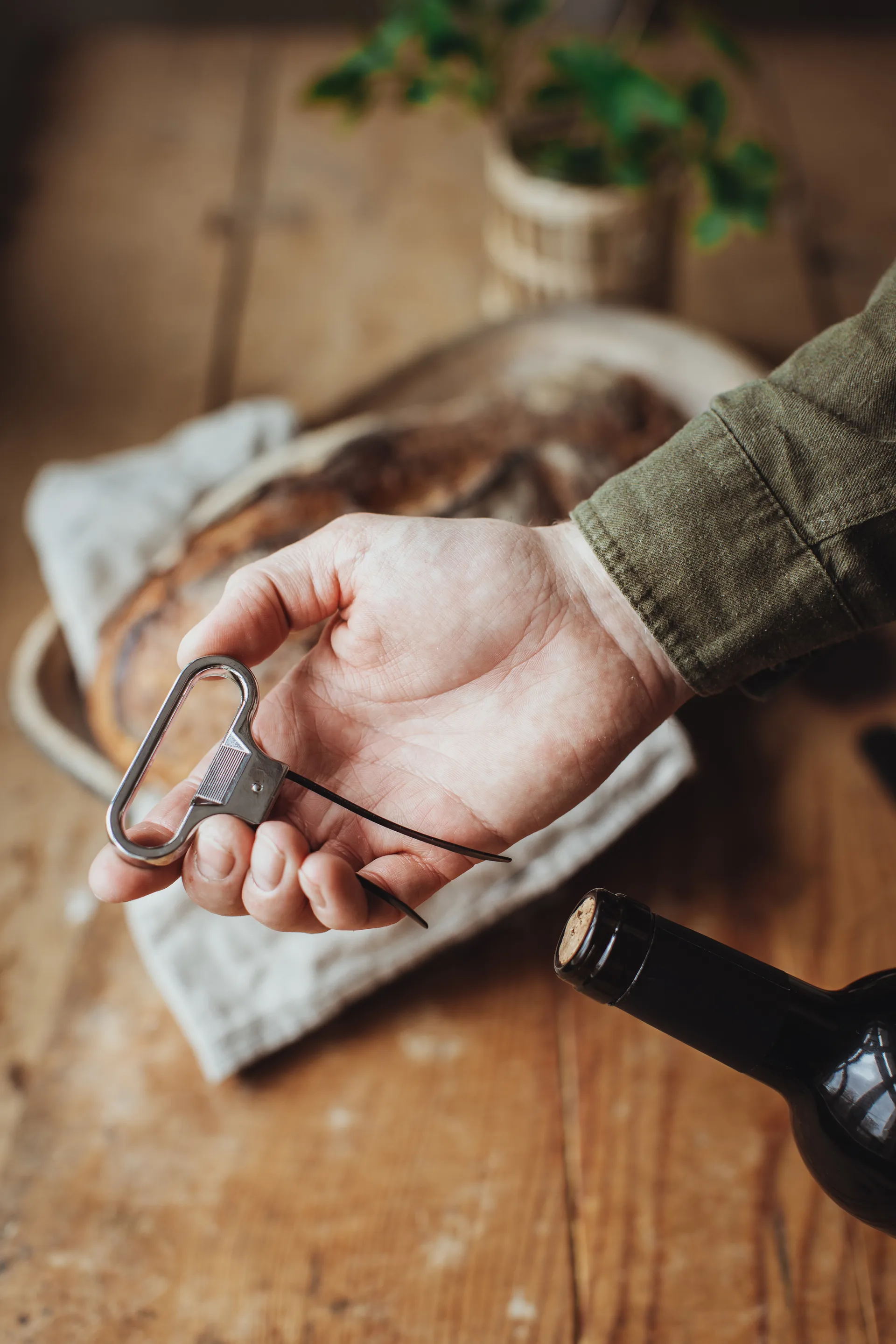 Vale lehtiavaaja korkkiruuvilla 11x6,4x1 cm, Musta–hopea Dorre