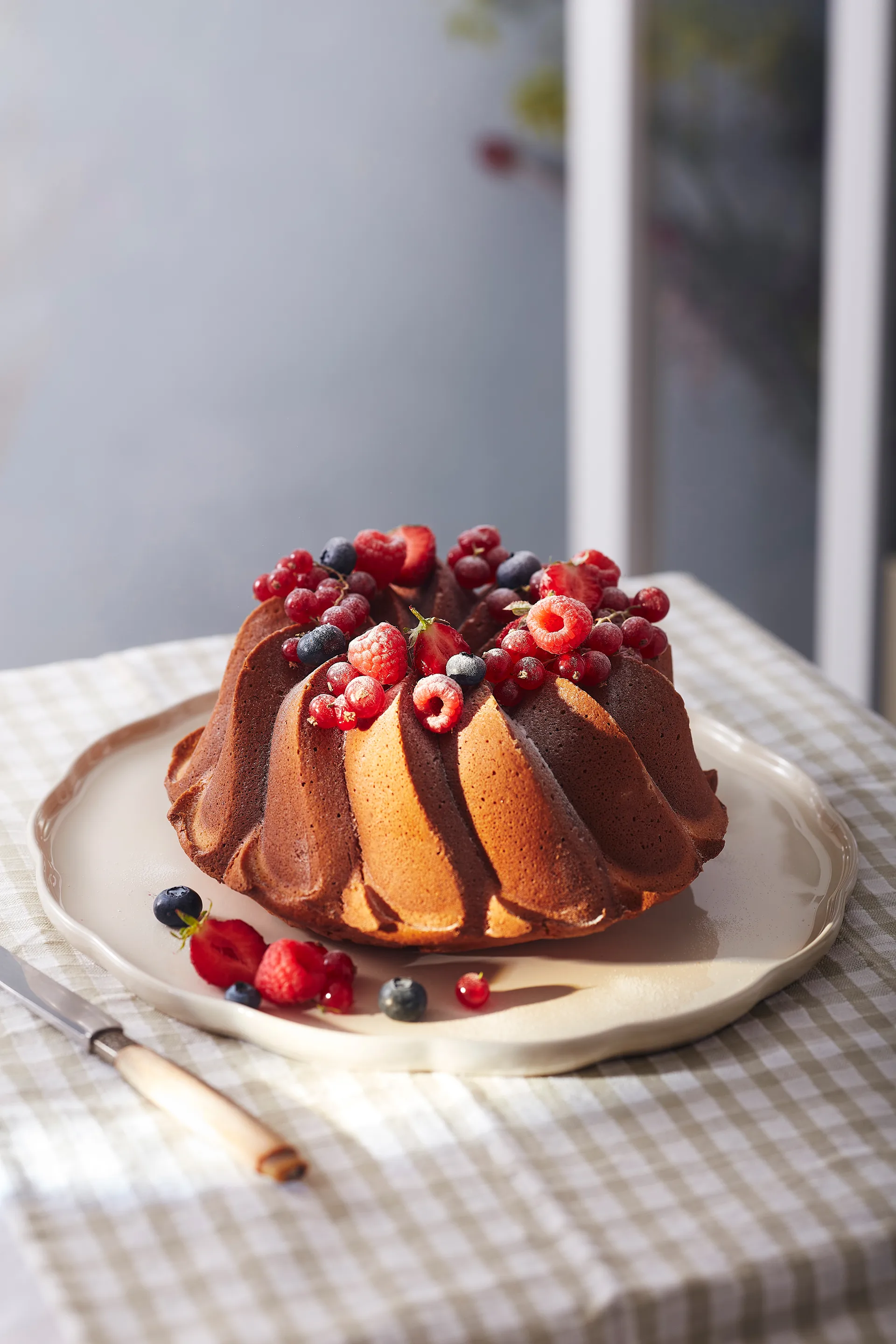 Emile Henry Madeleine tarjoiluvati, Cream, pyöreä Emile Henry