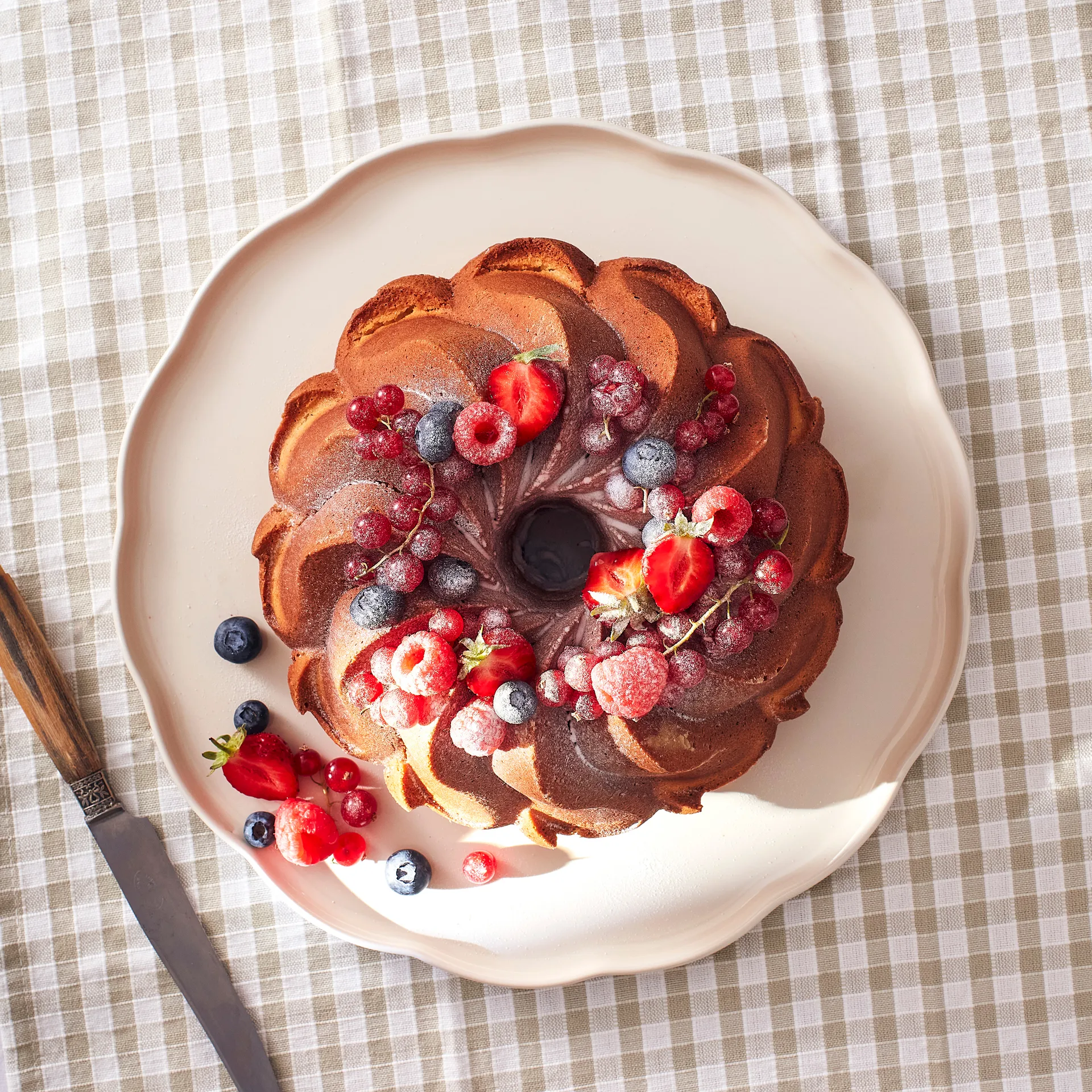 Emile Henry Madeleine tarjoiluvati, Cream, pyöreä Emile Henry