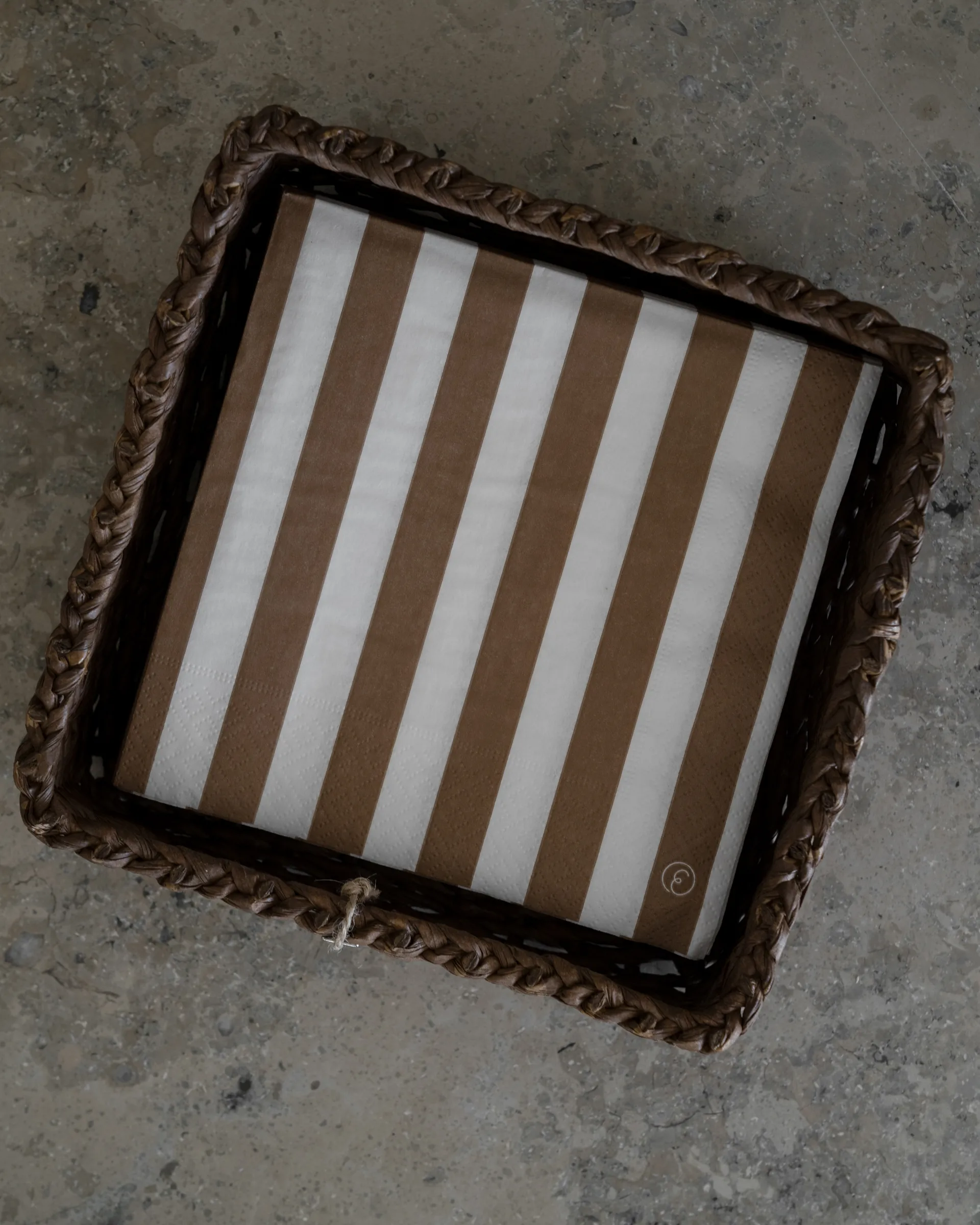 Ernst kori 20x20 cm, Tumma ruskea ERNST