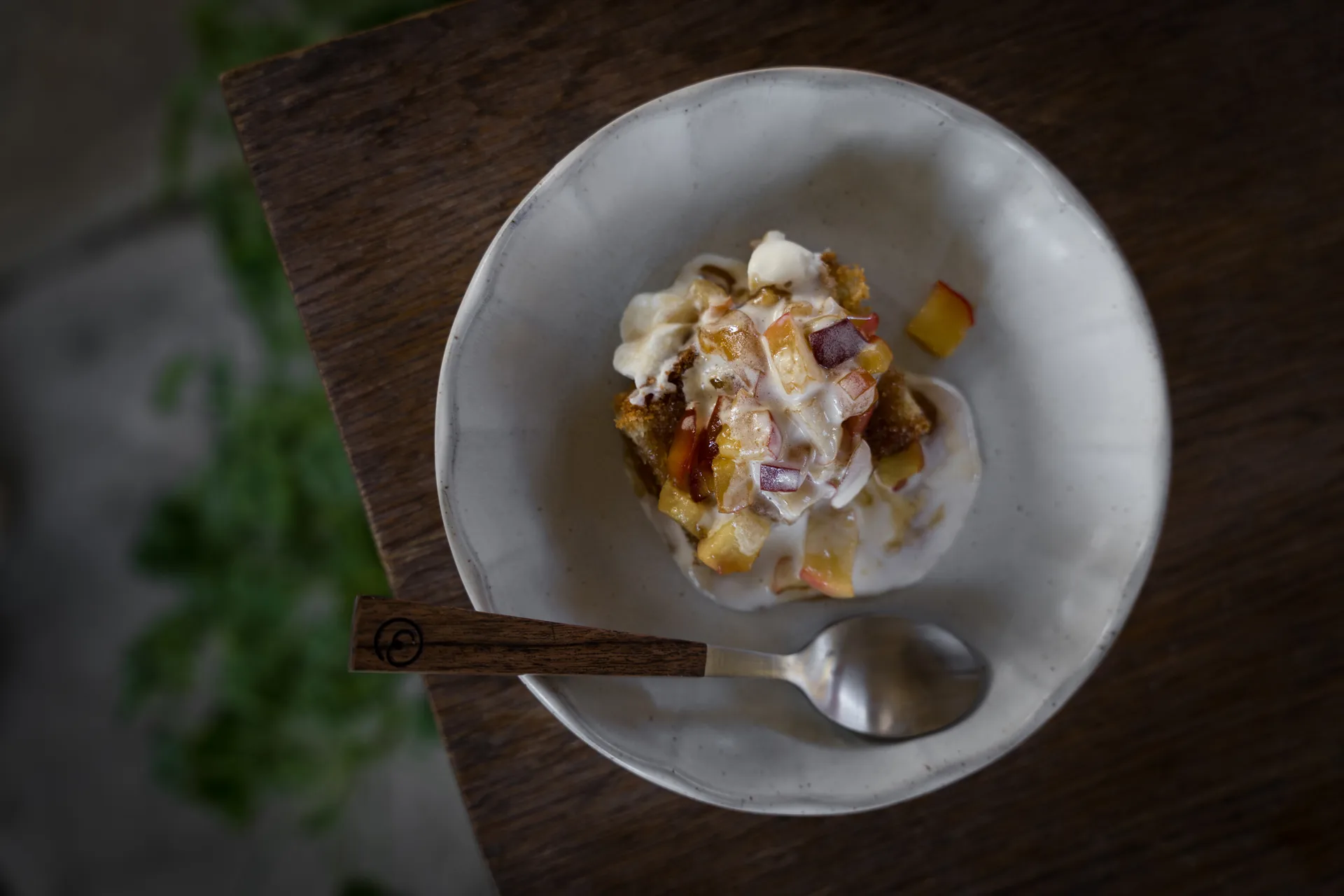 Ernst lautanen kivitavara, Valkoinen–luonnollinen, Ø17×3 cm ERNST